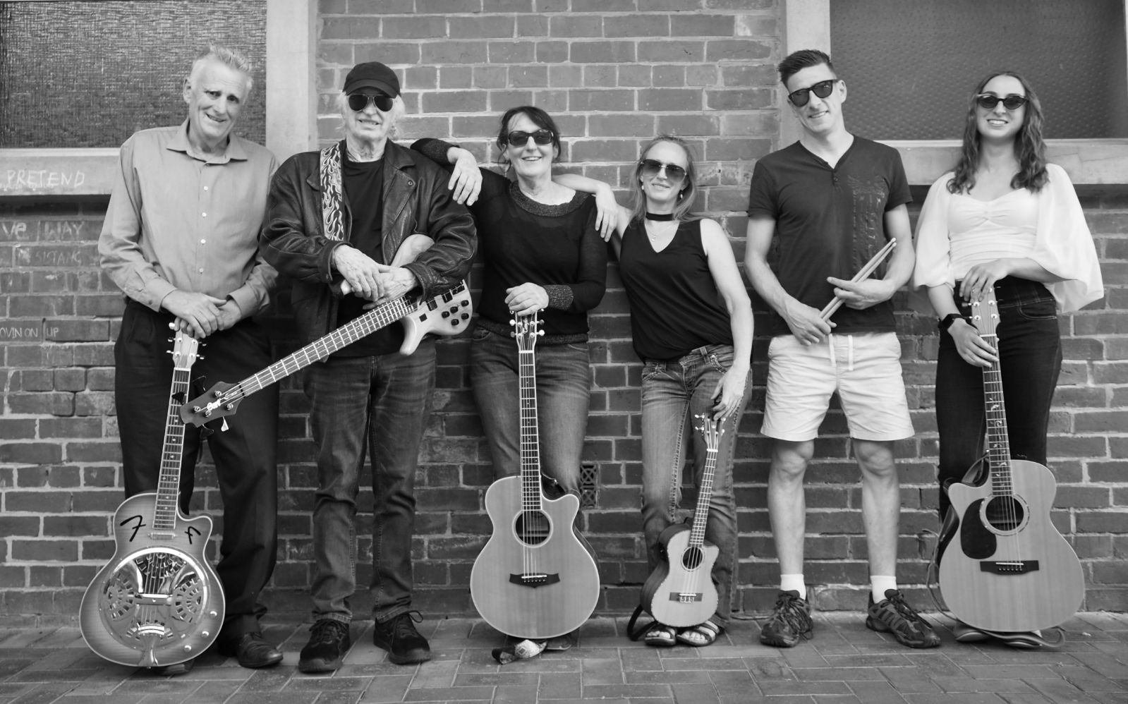 Rivereens - Live &amp; Free 