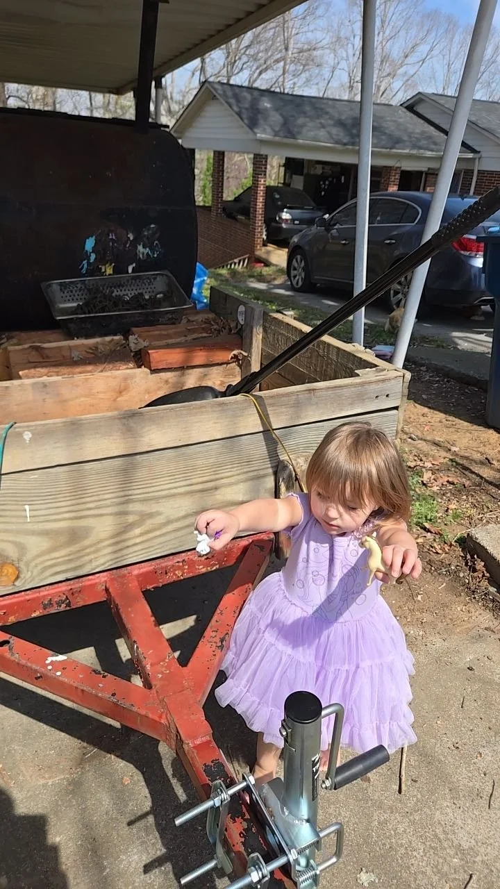 Got my sous chef out here today to help smoke 100 lbs of pork 💪🏼💪🏼