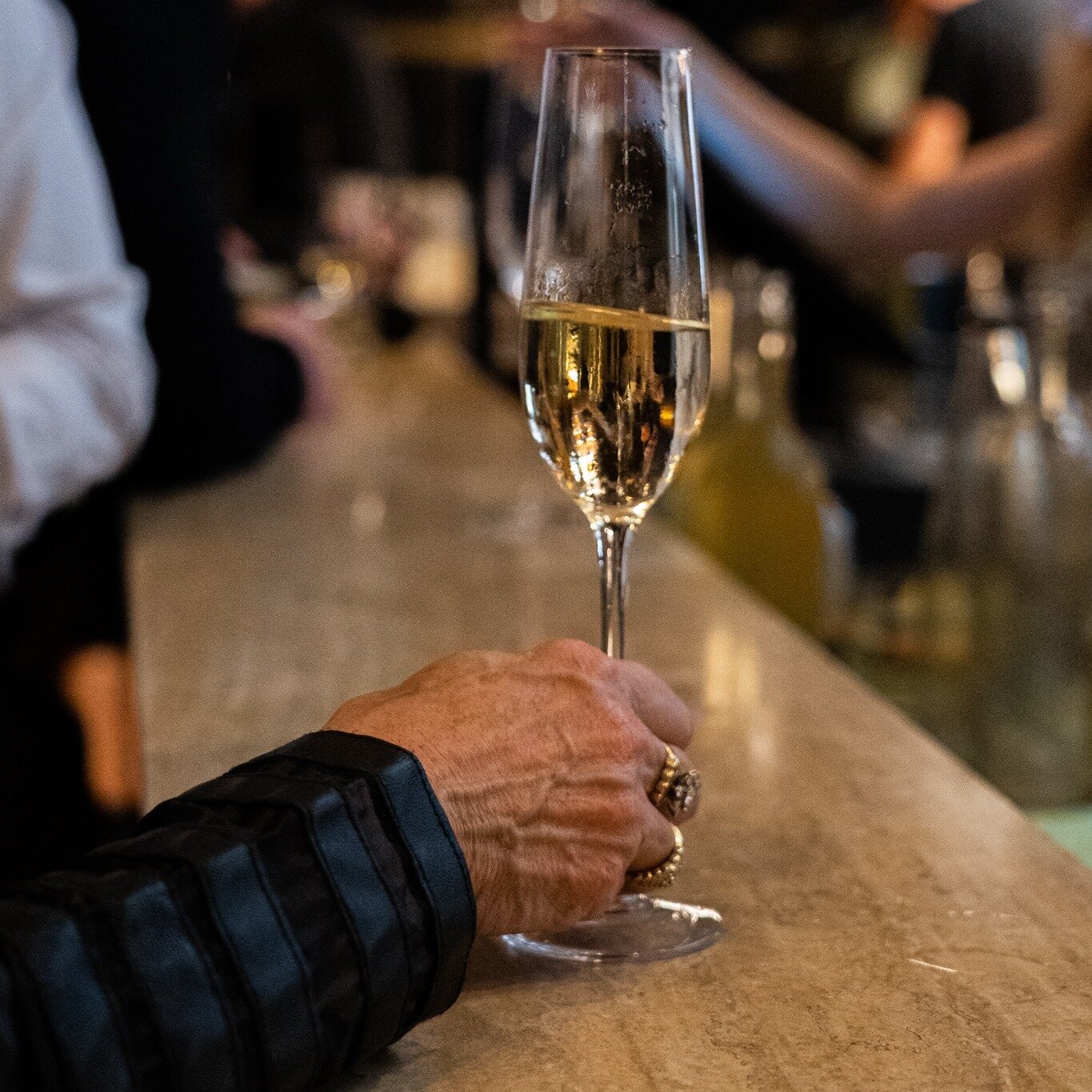 Nothing like a mid-week glass of bubbles by the fireplace to unwind 🥂🔥

 #bubbles #TheCuratorsLounge #aucklandhiddenbars #HeartoftheCity #whiskybar #cocktails #AucklandSecretBars