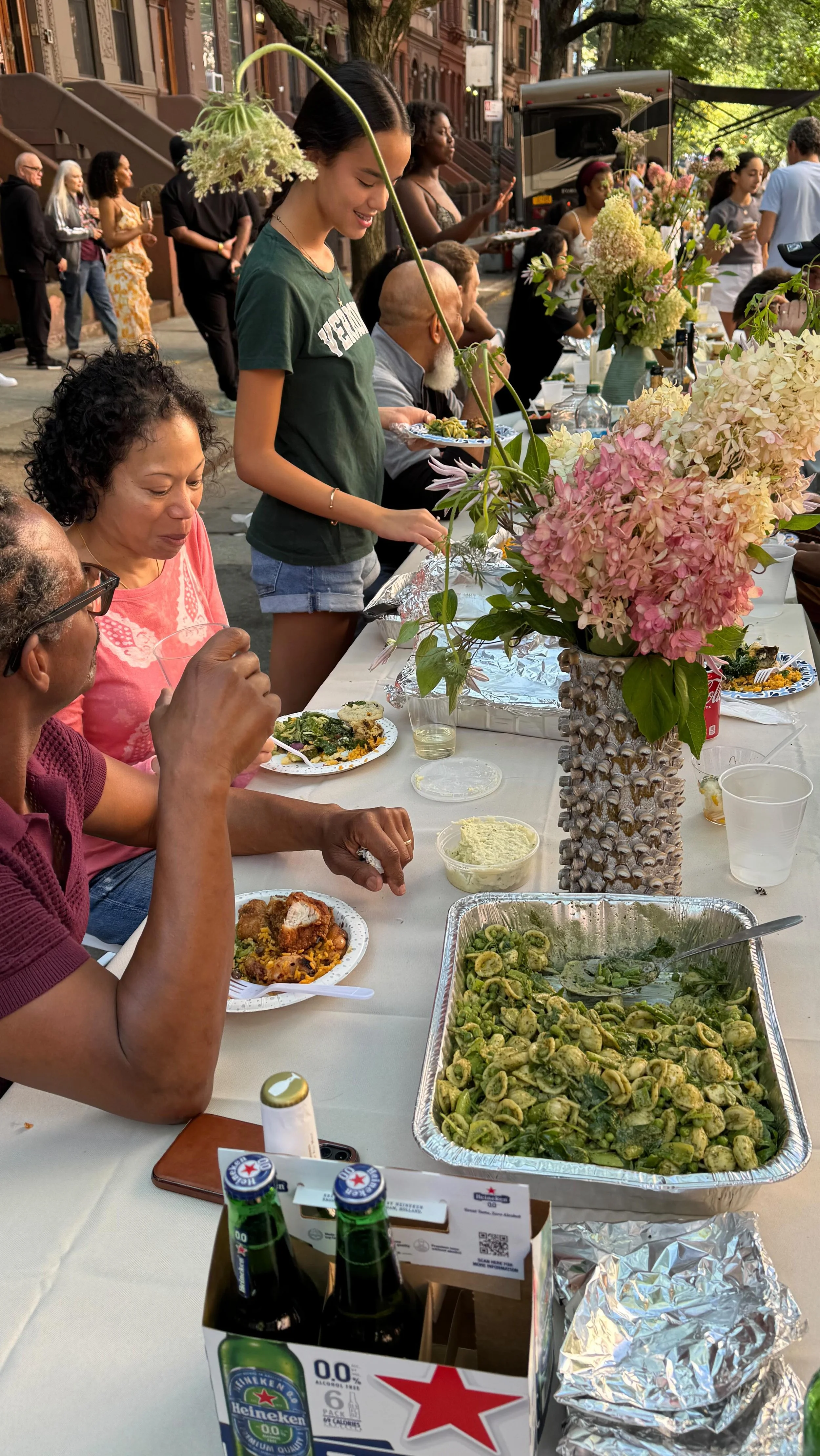 Longest Table - Harlem Edition! When W137 hosts The Longest Table at their block party - you meet neighbors, BBQ for everyone, celebrate birthdays, and dance!
Ready to host The Longest Table in your neighborhood?
#longesttable #longesttablecommu