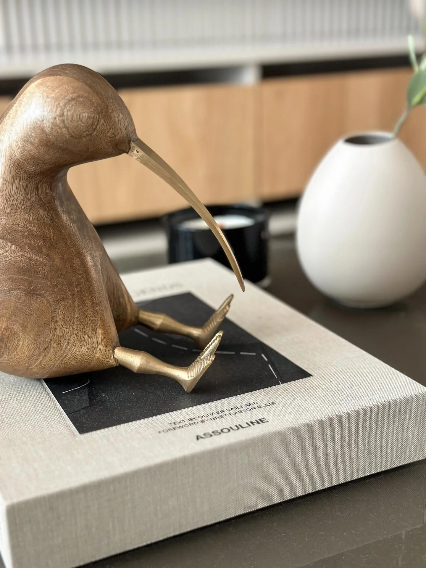 At Arei Interiors, we approach each project with intention and care, curating the final styling as well. For this beachside guest house, our focus was on styling that feels relaxed, warm, and quietly intentional. Subtle tropical notes come together t