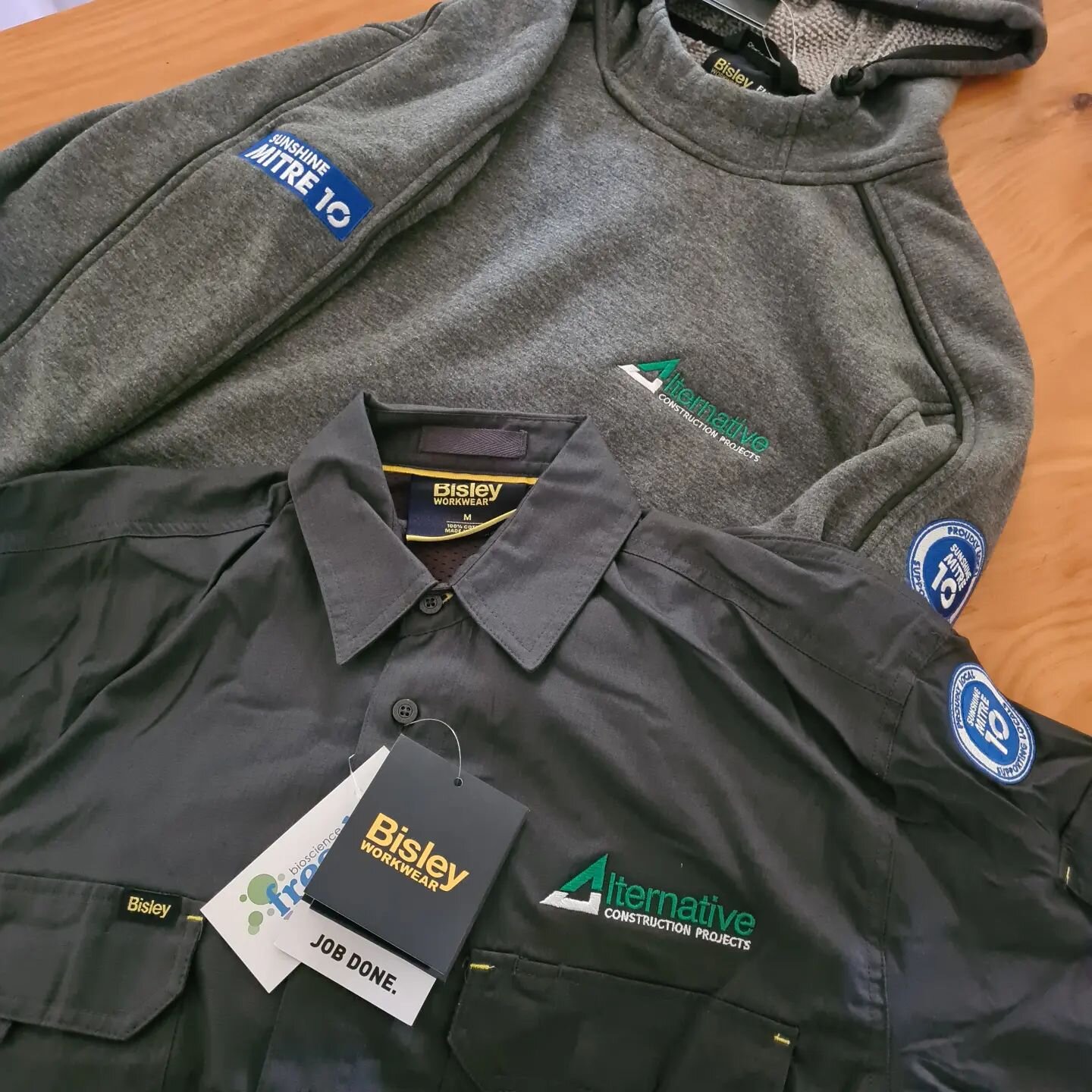 Brand new workwear for the team! Proud to be partnered with @sunshinemitre10 
#localssupportinglocals 
#bisleyworkwear
