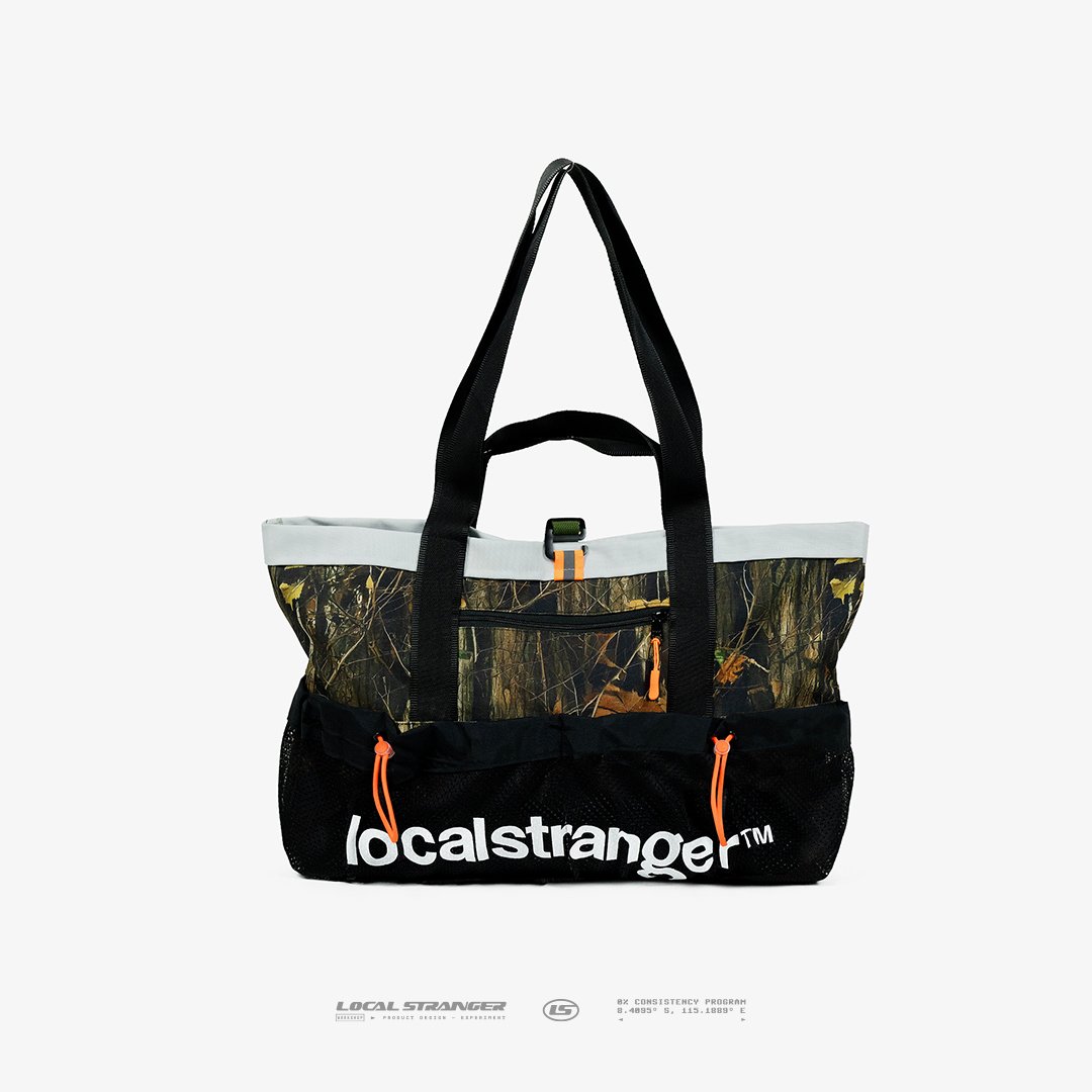 LS &mdash; Large Mesh Bag
-
Custom printed heavy 100% cotton canvas or water-resistant coated nylon body, front zipper pocket, mesh dual compartment front pocket with pig nose paracord adjusters, reflective tape G-Hook top closure, 38mm black webbing