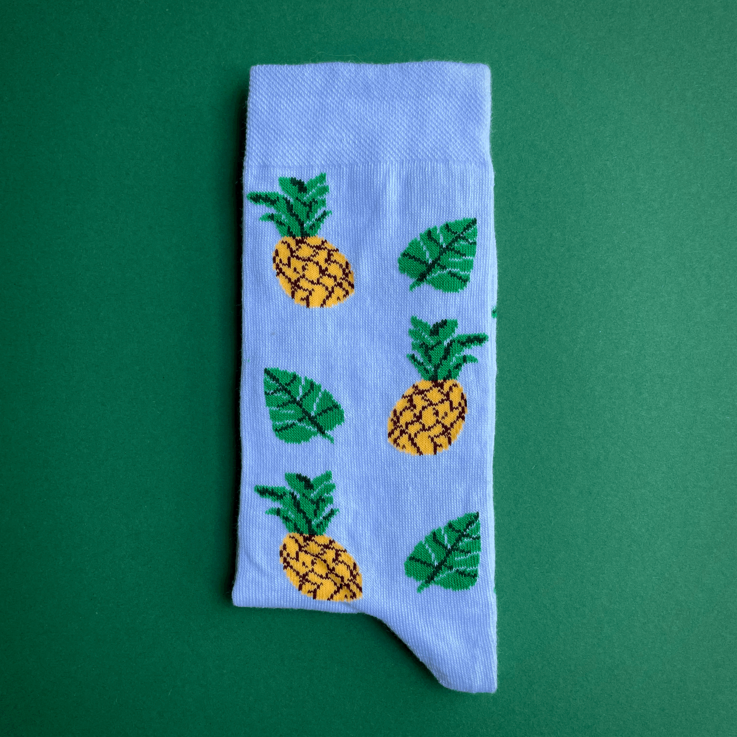 Who lives in a pineapple under your feet?