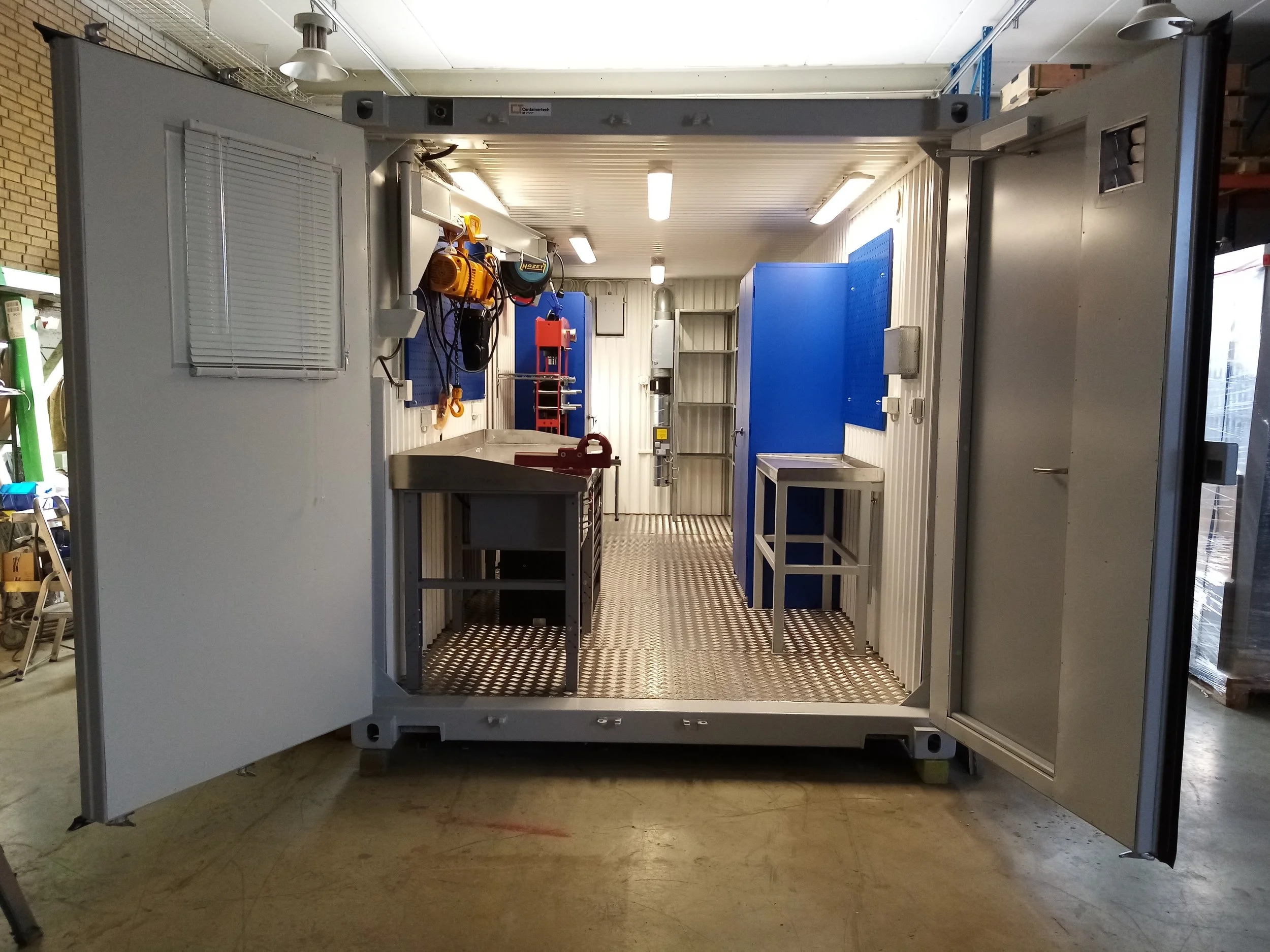 20' Service container (1).jpg