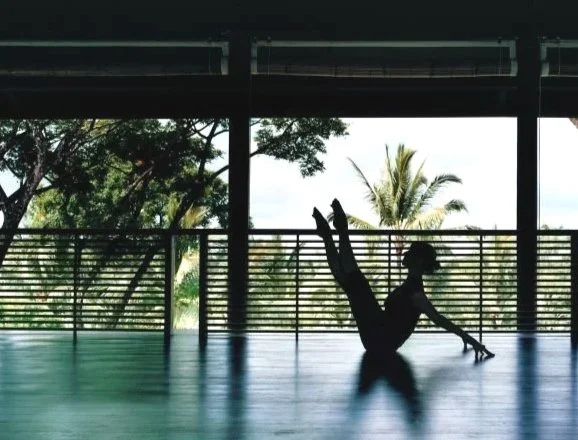 Mat Pilates for greater core strength, better spinal alignment and body awareness. Taught in-person at COMO Shambhala Estate Bali, with resident specialist, Mins Teo.