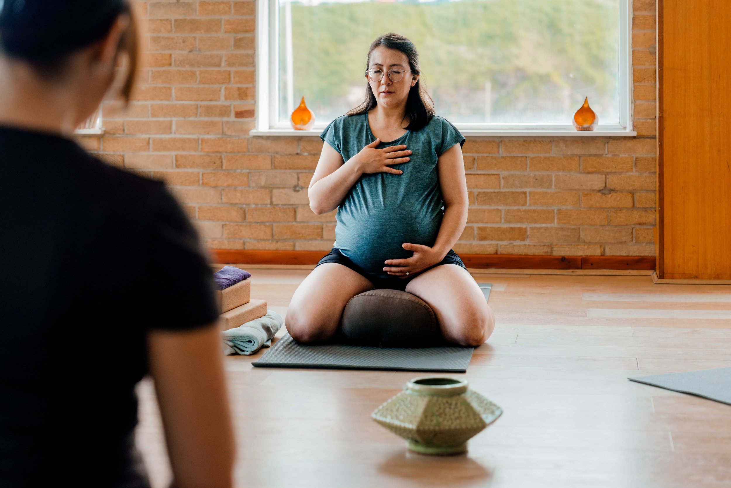 72dpi_DSC05629_JasmineYoga_EmmaSolomonPhotography.jpg