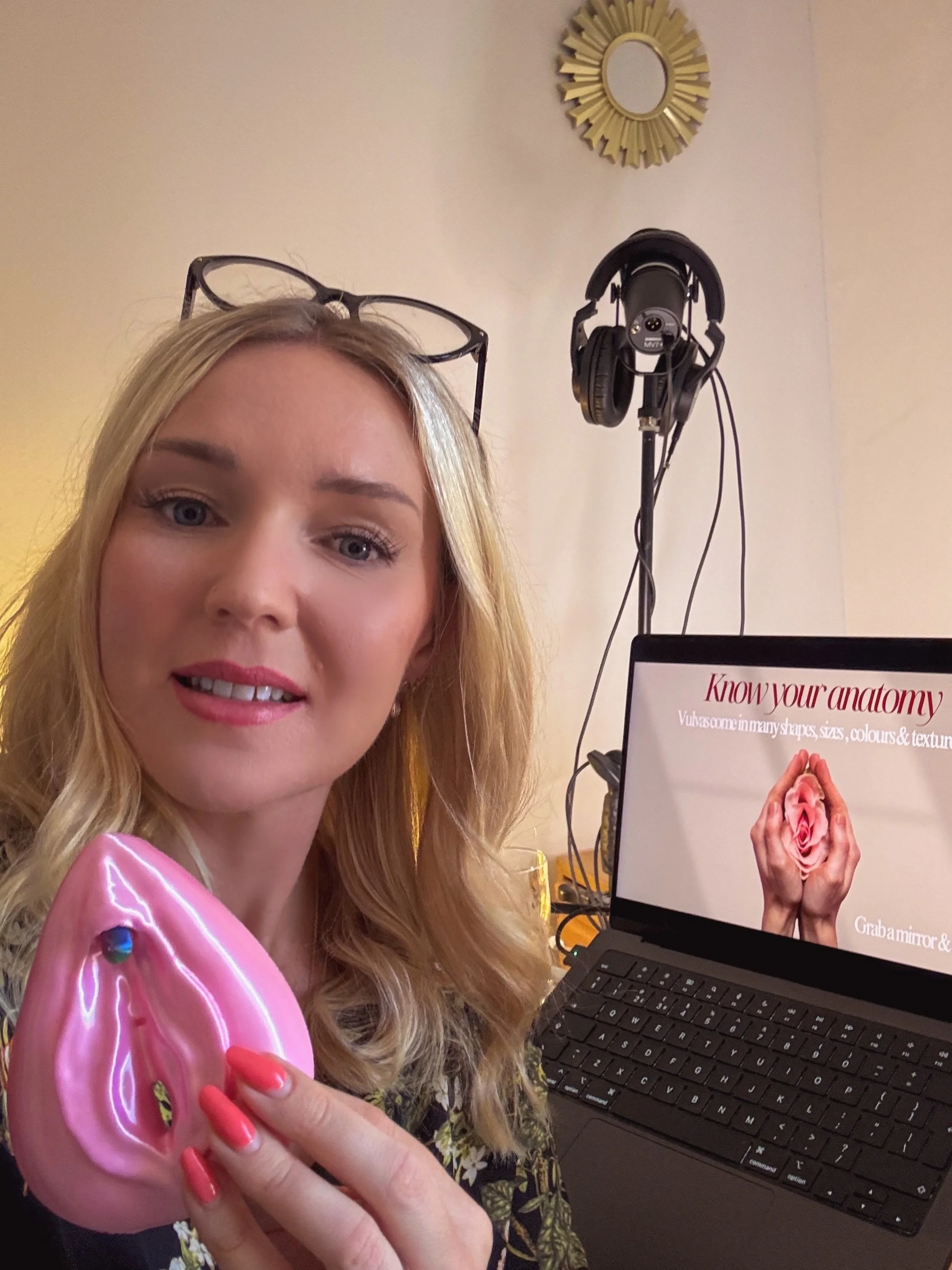 It was my ple@sure to start my Saturday helping women &amp; people with v>lvas to have better connections with their minds, bodies &amp; relationships! 🌺

It was wonderful to be back delivering another online workshop on S*x &amp; Intimacy for @b