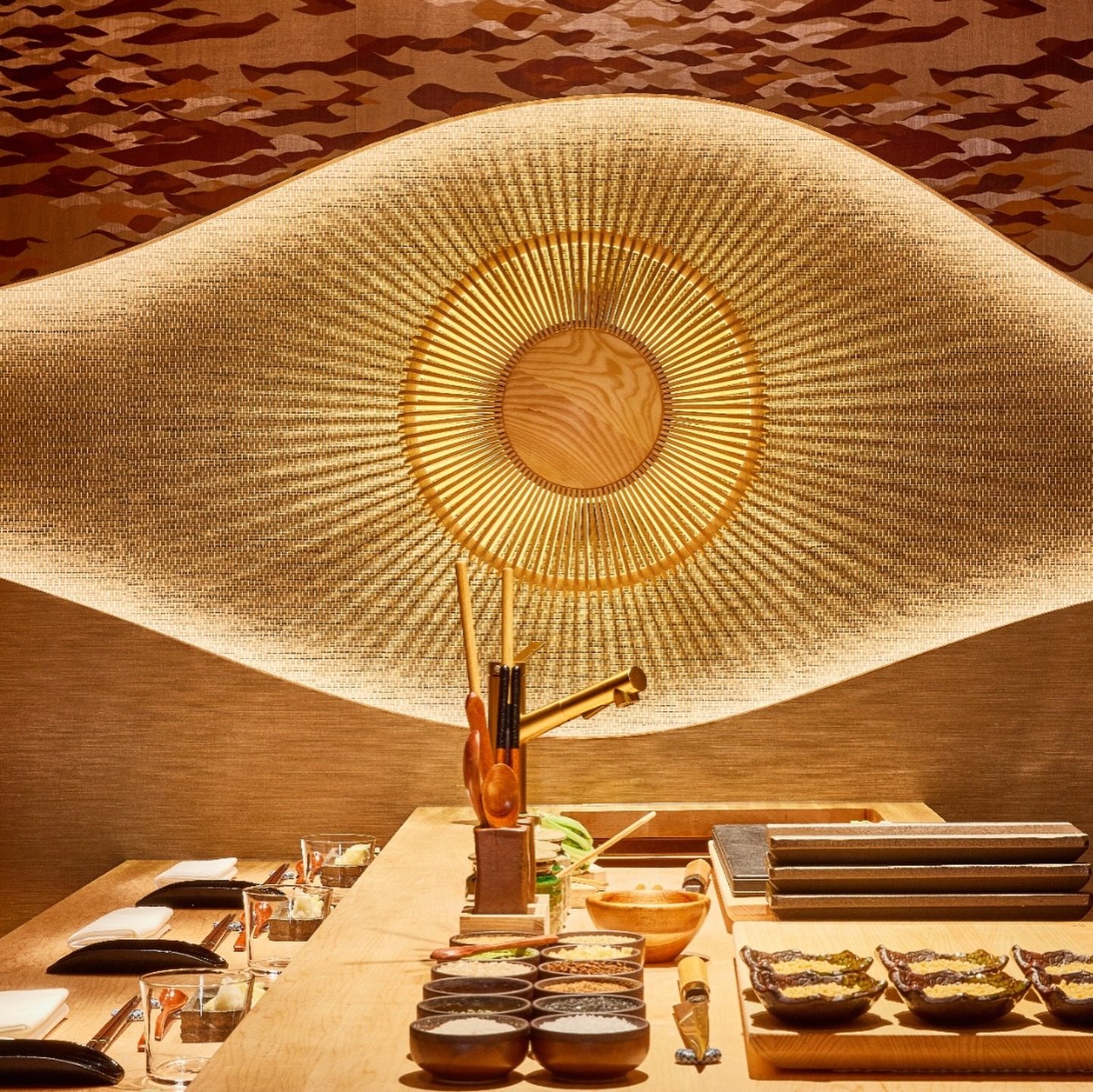 Inside JUNO Omakase

The counter is where everything begins. It&rsquo;s a space designed for connection and for conversation between chef and guests. 

Curved walls and ocean-inspired details remind us of the calm rhythm that mirrors the omakase itse