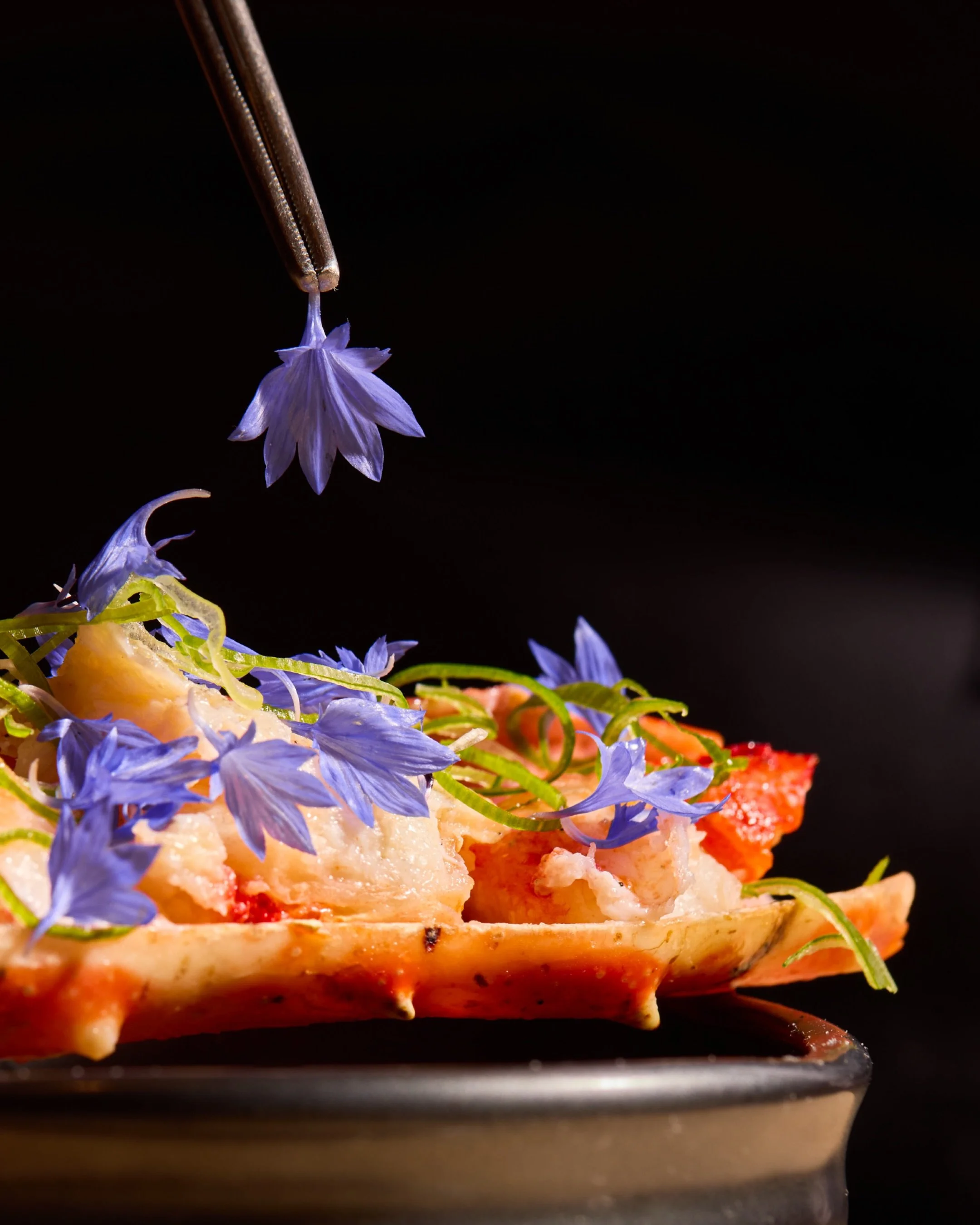 Taraba Kani
From the waters of Finnmark, Norway.

King Crab is prized for its sweet texture and we prepare it in such a way way to preserve its natural qualities. Here, a gentle steam allows its texture and flavour to speak for themselves.

Served wi