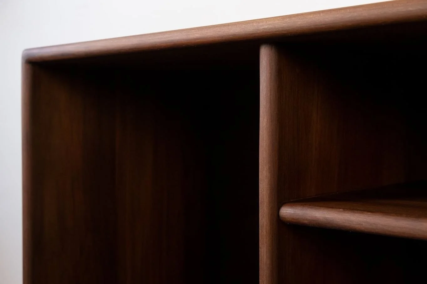 More stunning designs are emerging from @nickericksonstudios - including some masterfully crafted furniture such as this exquisite piece. 

Entertainment unit - @nickericksonstudios 
Studio - @studio__lys 
Photography - @sophi_roar