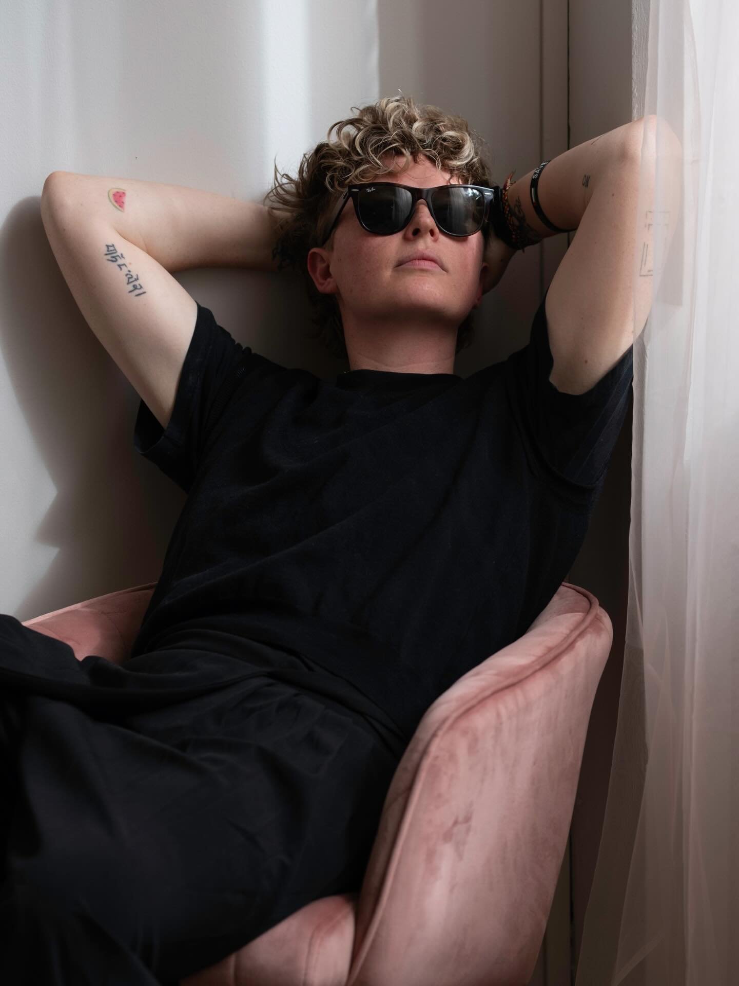 A photo from this week, captured at @studio__lys 
All natural light. Featuring @archwest__ blush coloured office chairs. 

Model: Obi
Camera: Fujifilm X-T5
Location: Studio Lys
Photography: @sophi_roar