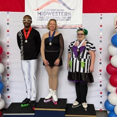 More weekend wins! Elizabeth placed second in Masters Emotional Showcase and first in Masters Lyrical Pop/Character/Comedic Showcase. It was an amazing weekend for skaters! 🎉