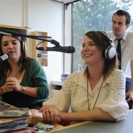 📻 HAPPY WORLD RADIO DAY! 📻
Not everyone knows it but I started my presenting in radio ❤️ When I was at uni I joined UEA's student station, @livewire1350, and it remains one of the best things I've ever done 😍

That started me on a journey of prese