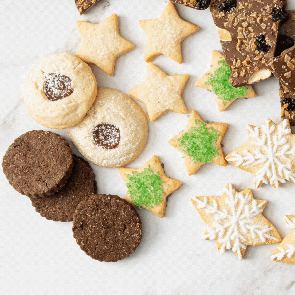 Spread sweet joy with our holiday cookies and cake 🎄
