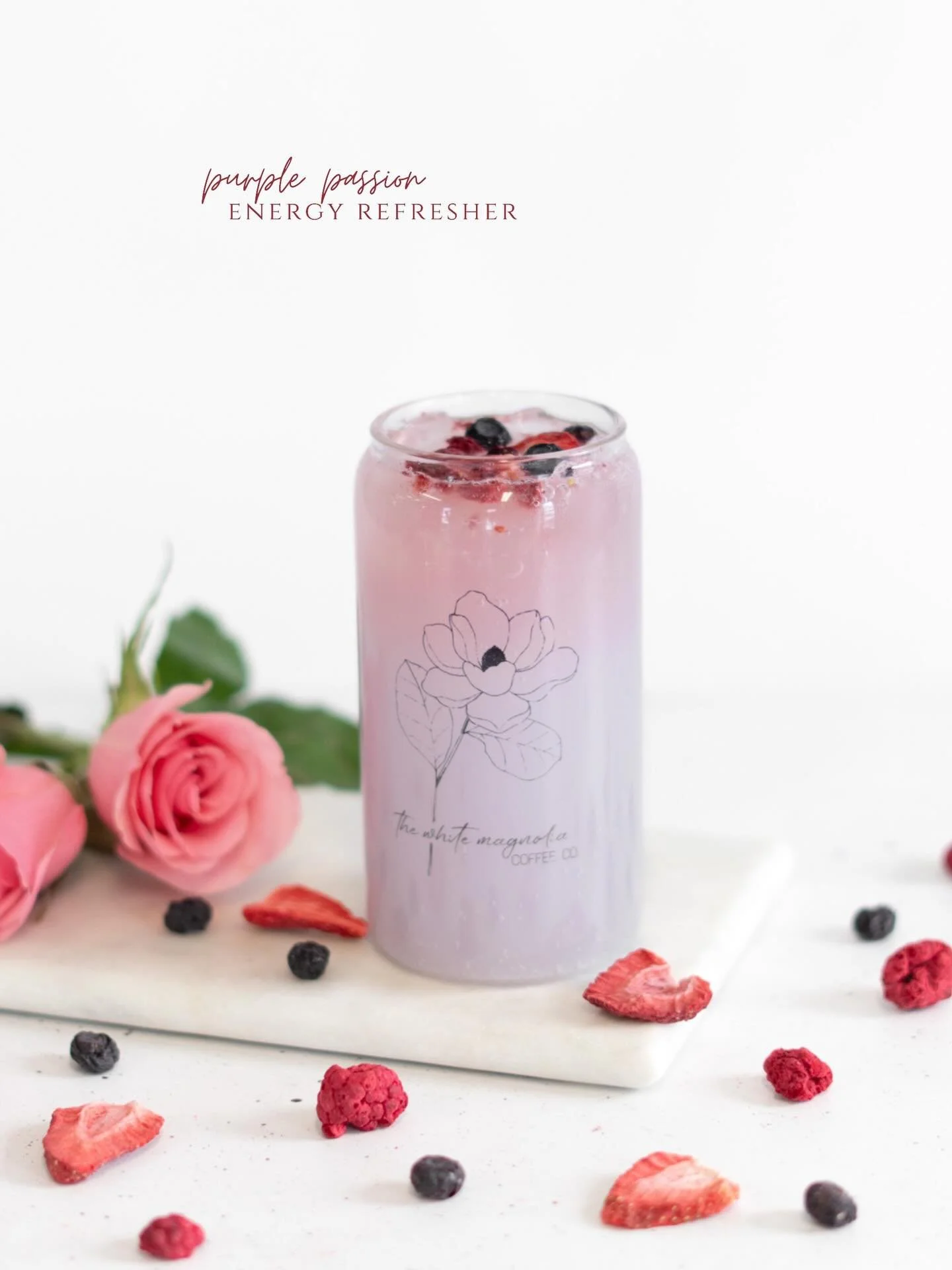 💜 Purple Passion Energy Refresher
A vibrant blend of a&ccedil;a&iacute; and black raspberry with a splash of sweet white peach, swirled into a silky cream base. Topped with freeze-dried berries that melt into the prettiest ombr&eacute; hue, giving y