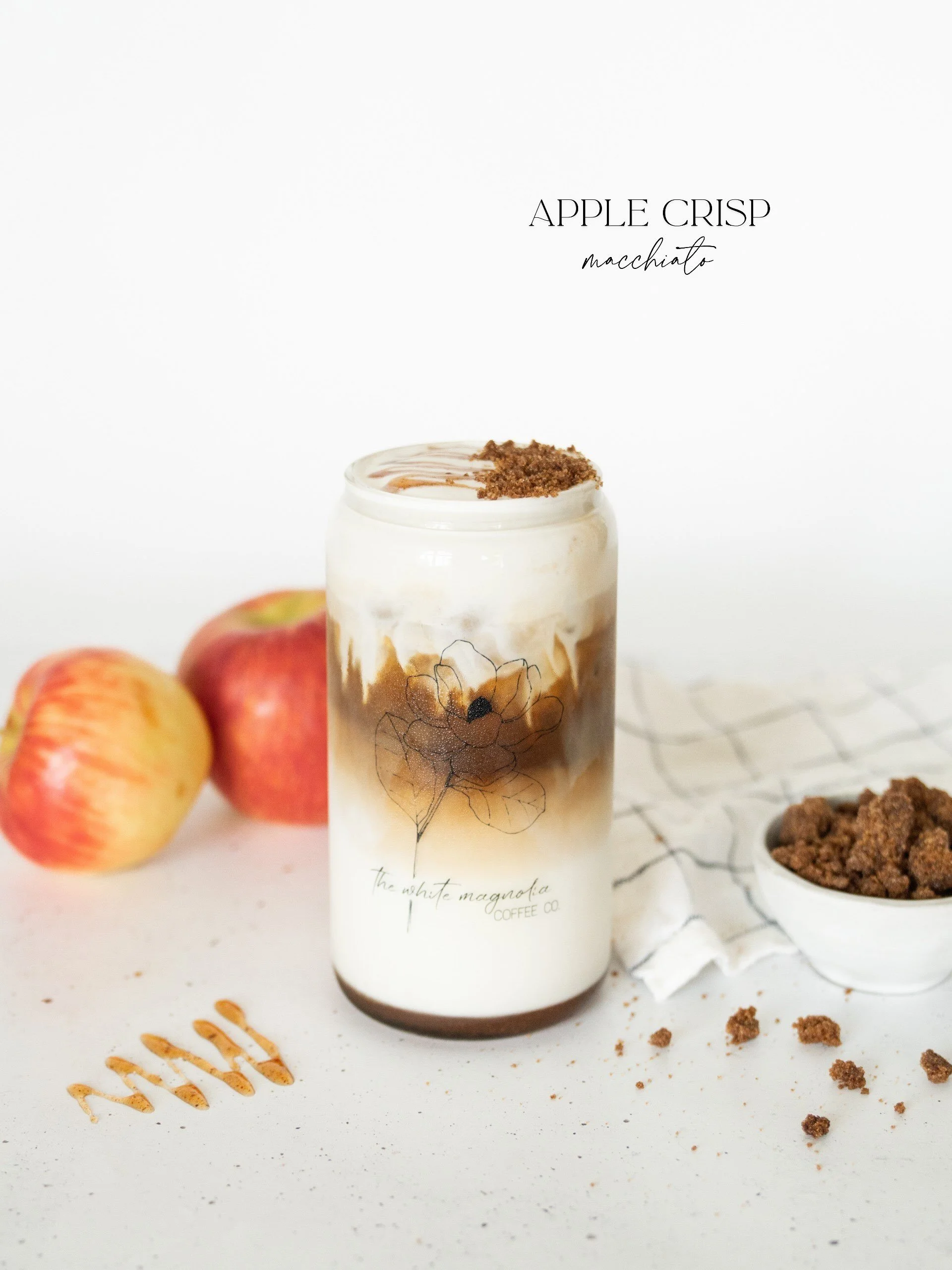 A warm apple crisp in latte form. Sweet apple and brown sugar blend with bold espresso and creamy milk, then finished with sweet cream, a drizzle of apple, and a crunchy cinnamon topping. It&rsquo;s the perfect balance of baked-apple sweetness, rich 