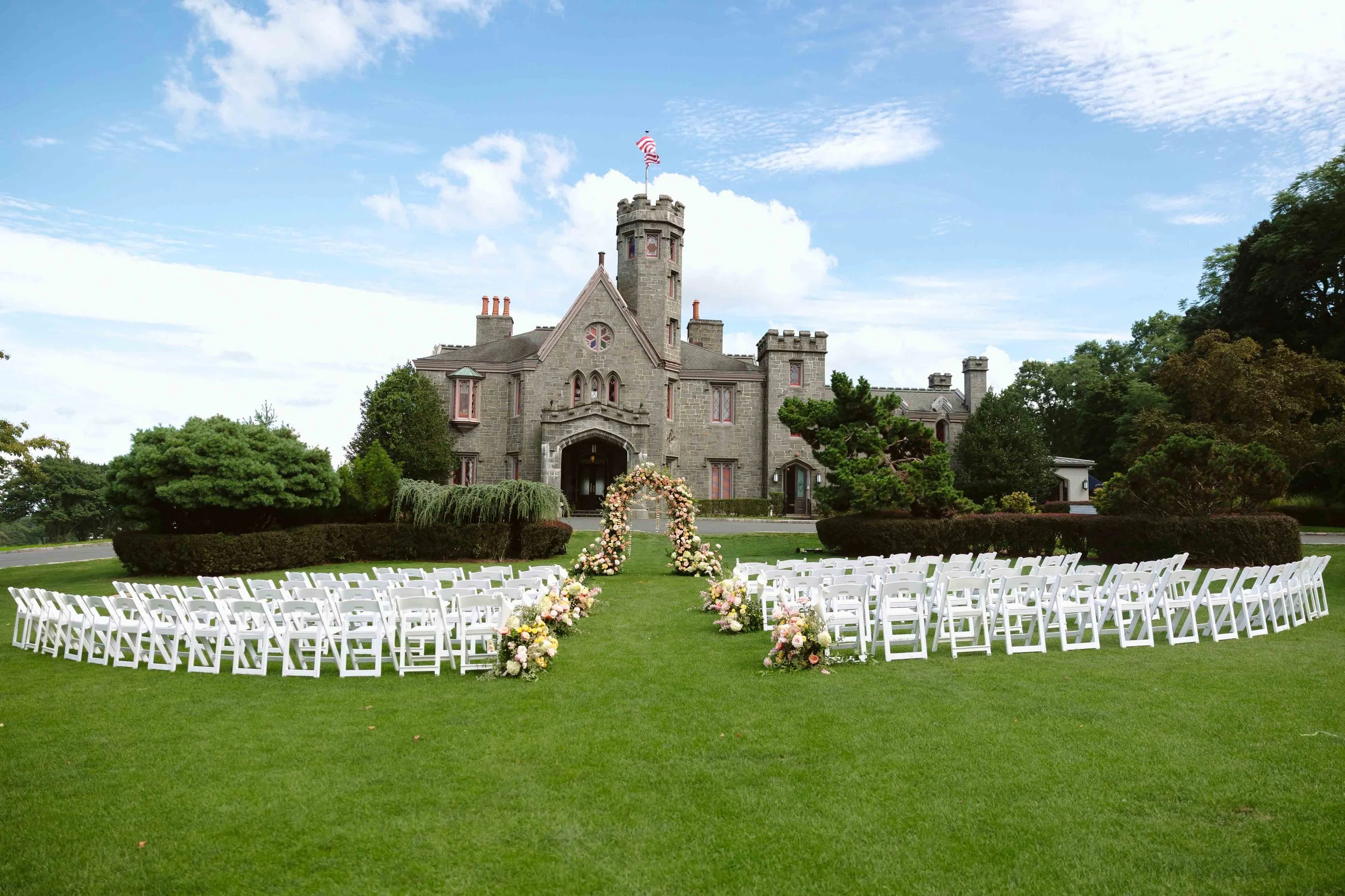 Wedding-Whitby-Castle-Florist-Bow-and-rose5.jpg