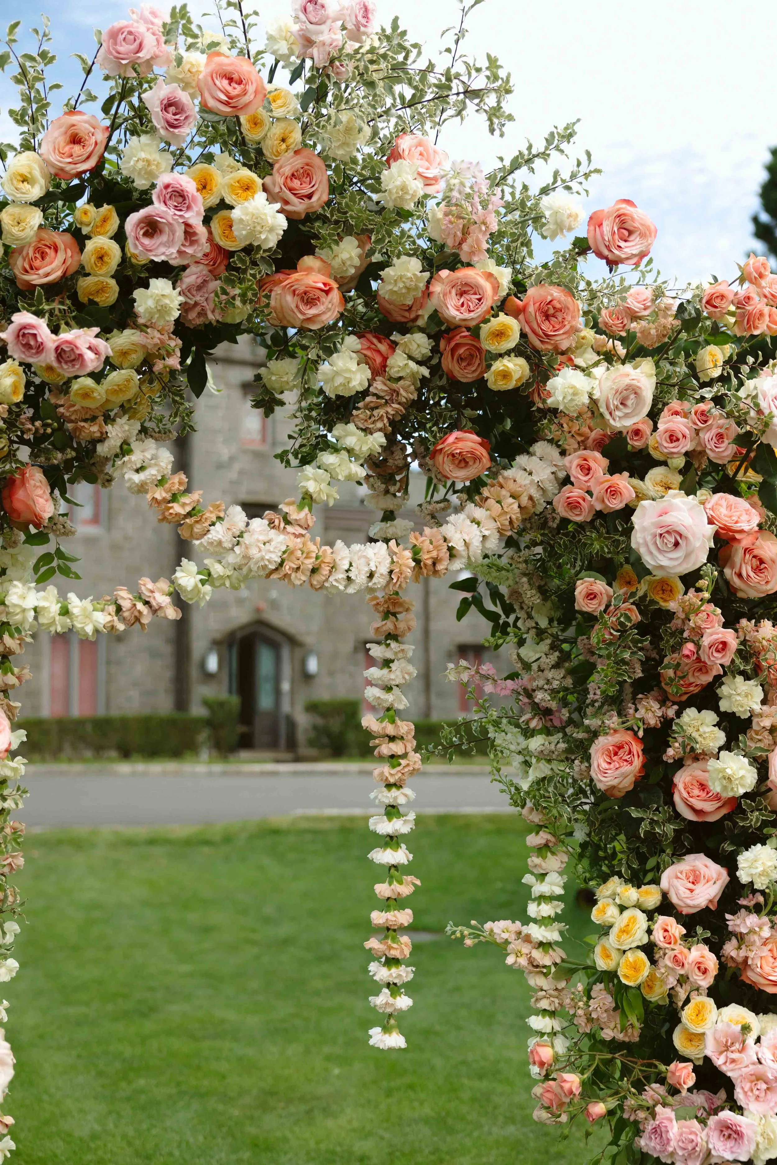 Wedding-Whitby-Castle-Florist-Bow-and-rose6.jpg