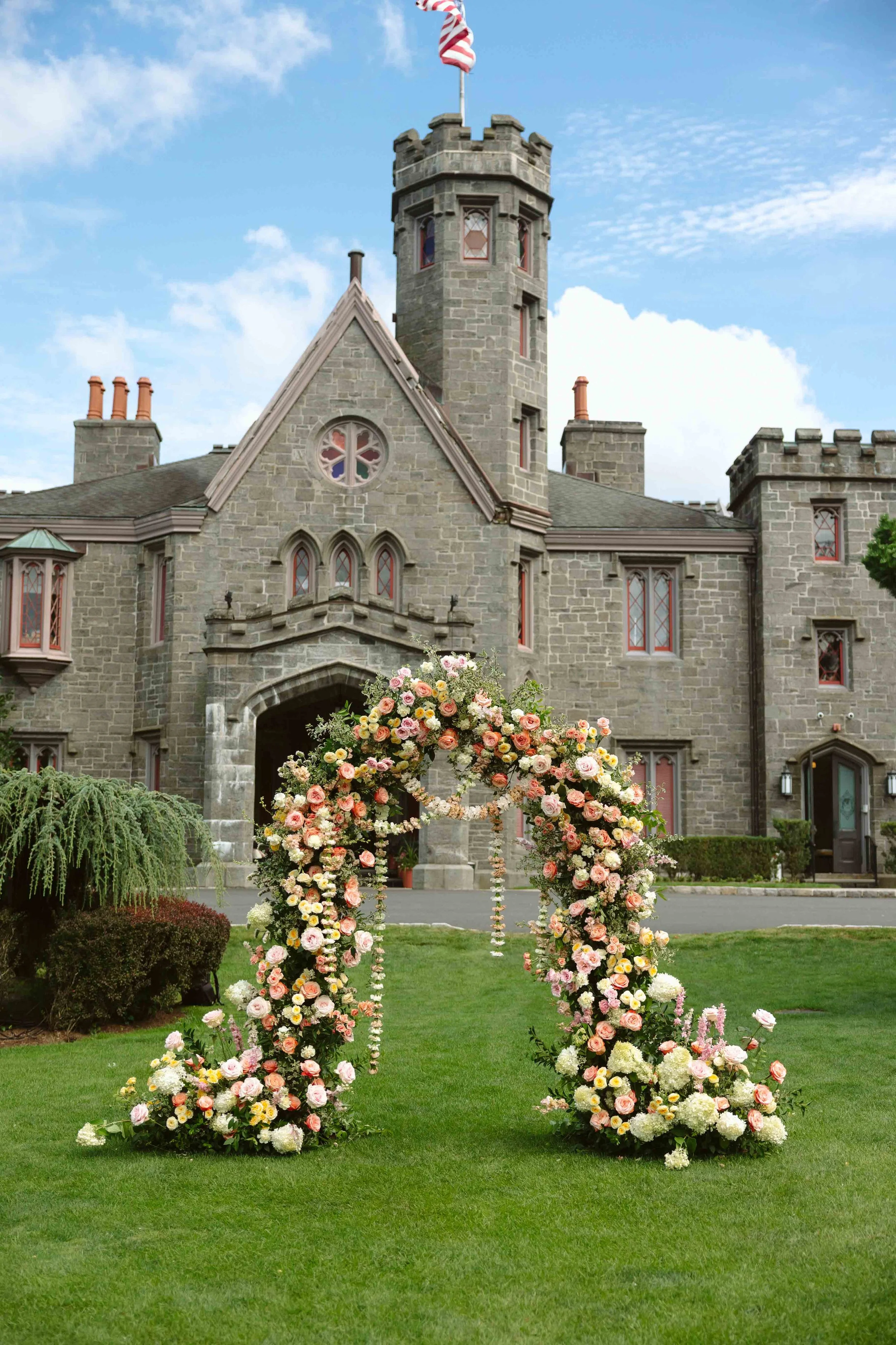 Wedding-Whitby-Castle-Florist-Bow-and-rose3.jpg