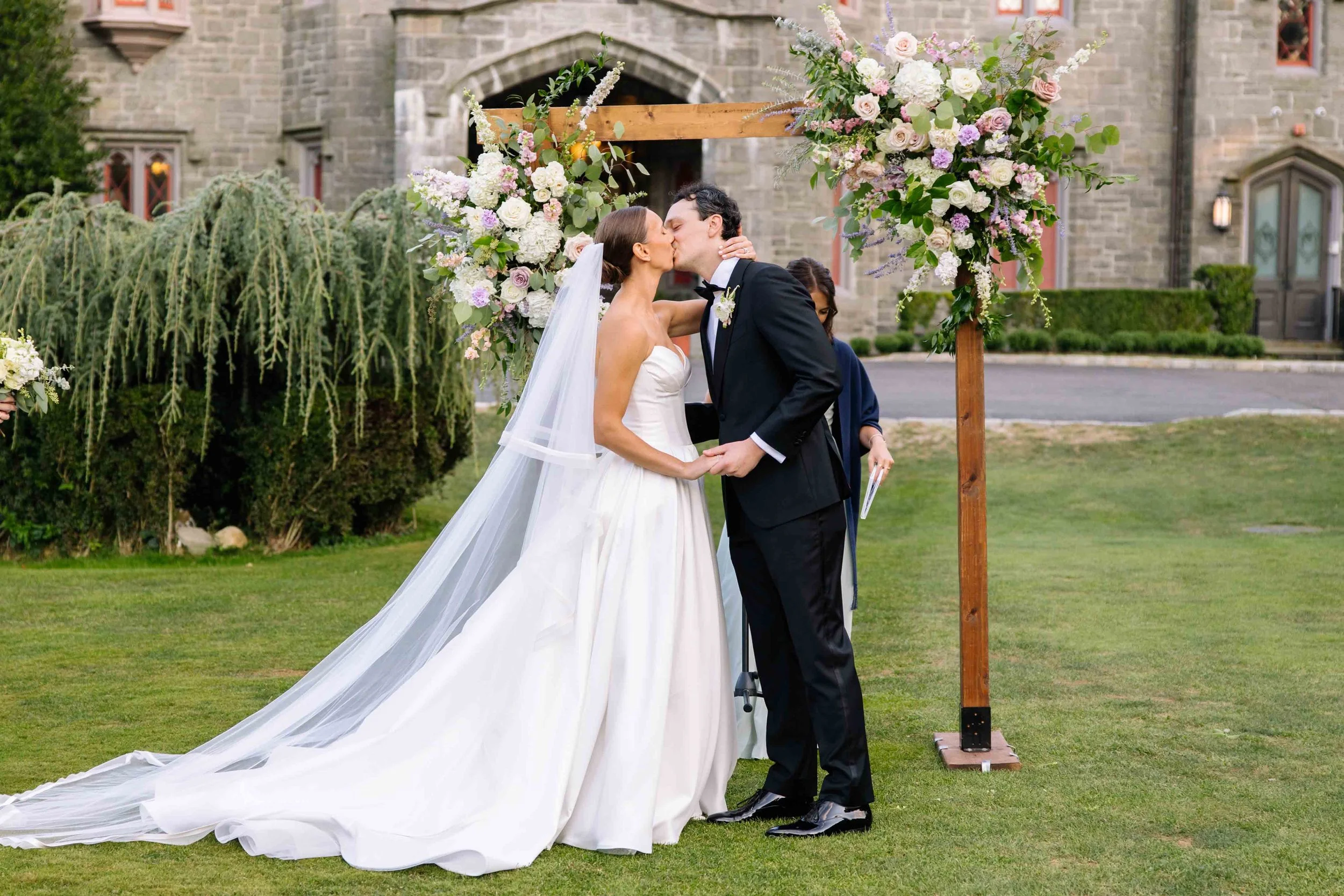 Wedding-Florist-Bow-And-Rose-Whitby-Castle-18.jpg