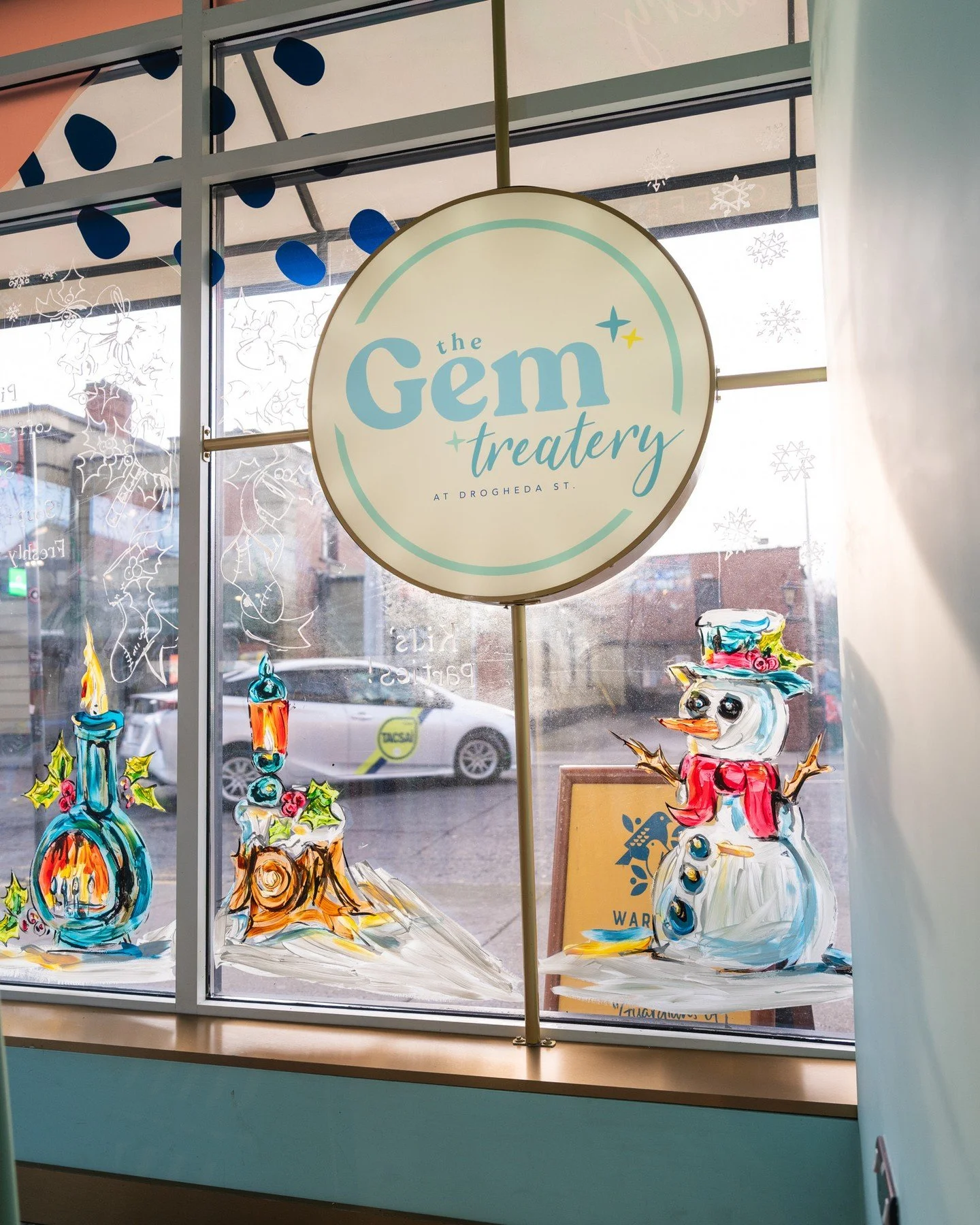 Christmas has officially arrived at the Gem Treatery 🌟 ⁠
⁠
Our caf&eacute; is sparkling with decorations, the festive tunes are on, and the aroma of the season is filling the air ❤️⁠
⁠
Stop by for a pre-Christmas treat and soak up the most wonderful