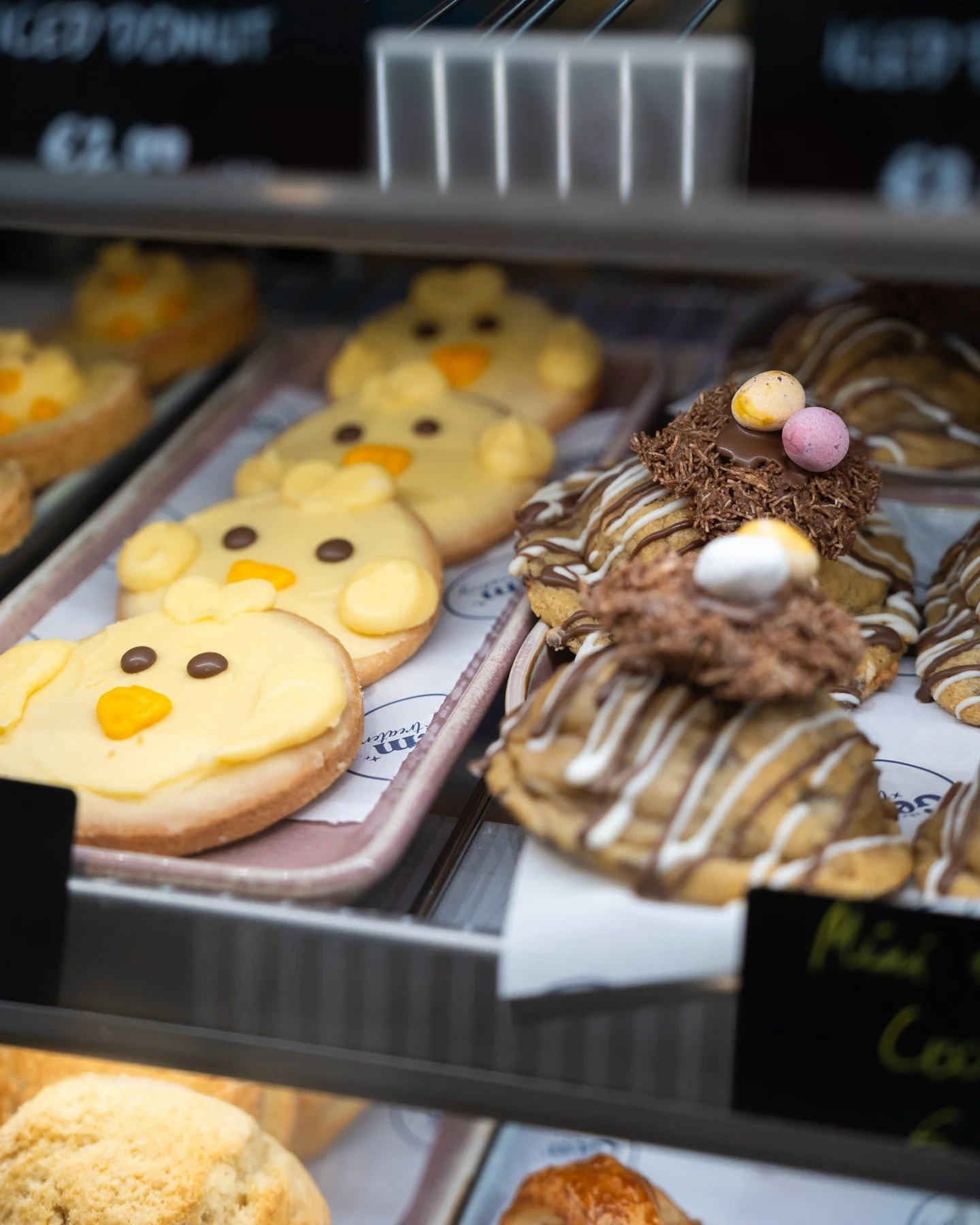 Did someone say Easter Cookies and Cupcakes 🧁