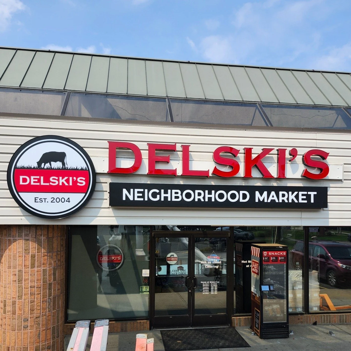 Happy Tuesday! We have a very satisfying before and after for Delski's Neighborhood Market in Wyoming! Here's what we did: 

🟥 Two sets of illuminated custom fabricated channel letters
🟥 One illuminated aluminum extrusion cabinet with push-thru whi