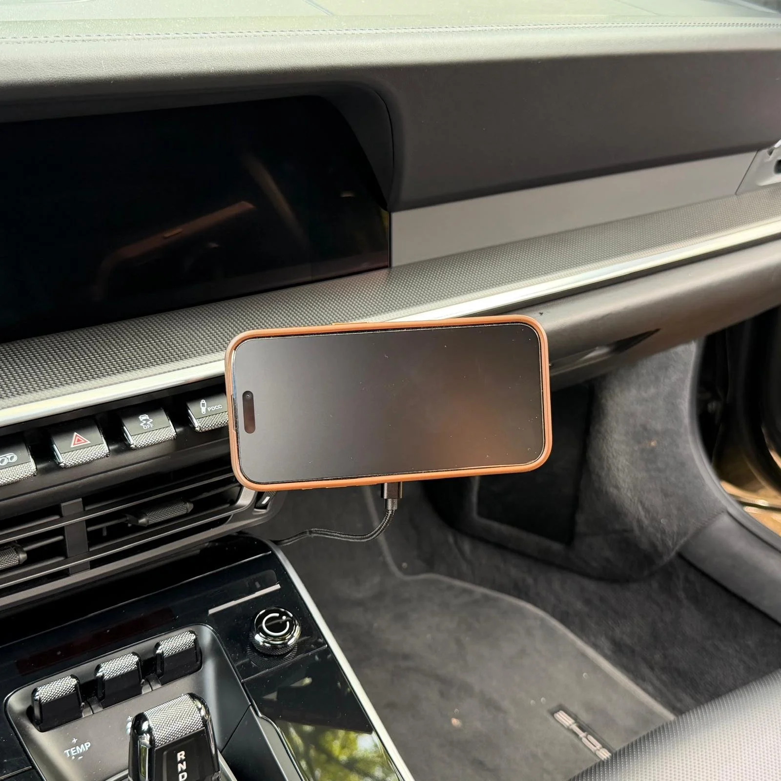 Smartphonehalter Porsche 992 Handyhalter DTW Engineering 5.jpeg