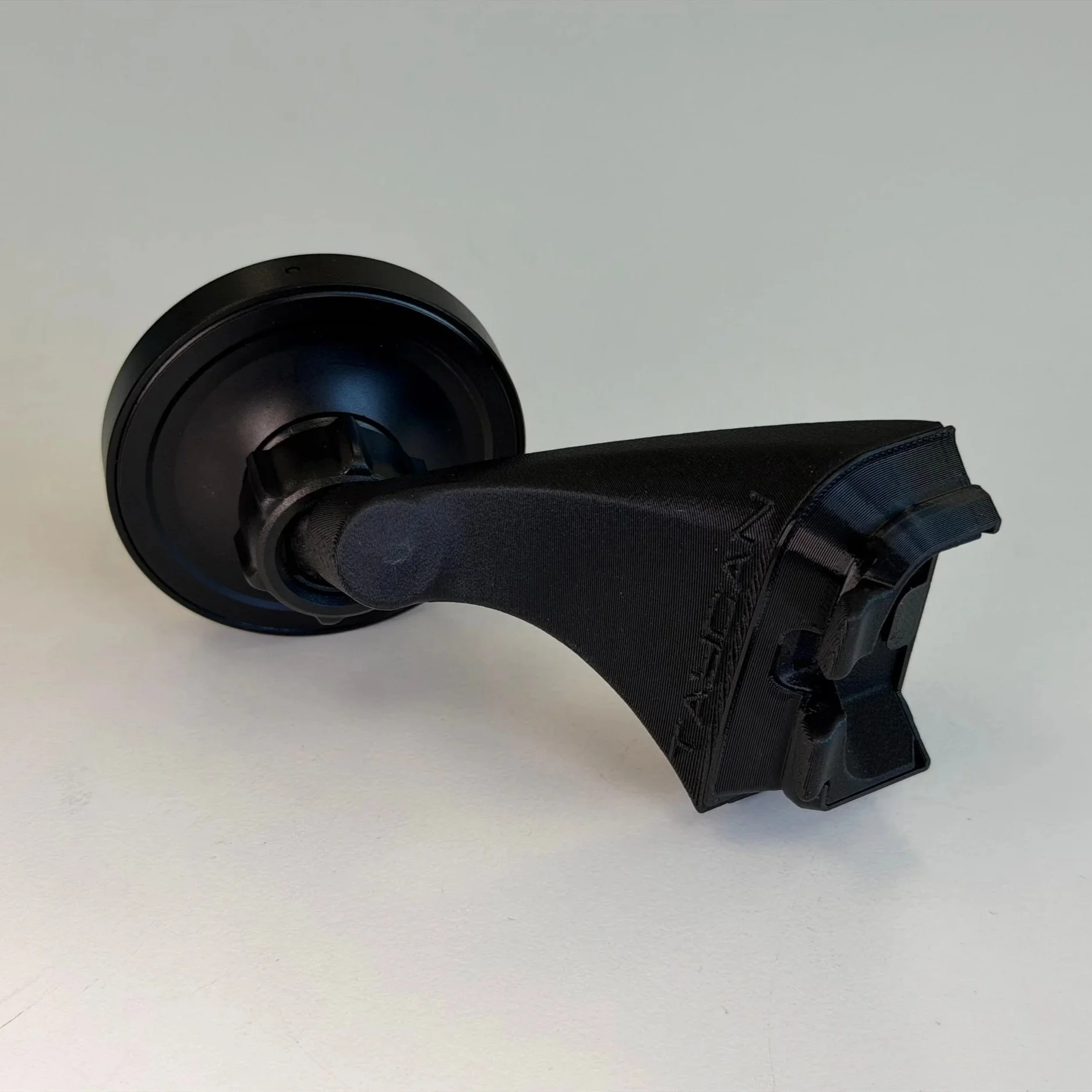 Smartphonehalter+Porsche+Taycan+Handyhalter+DTW+Engineering+6.jpg