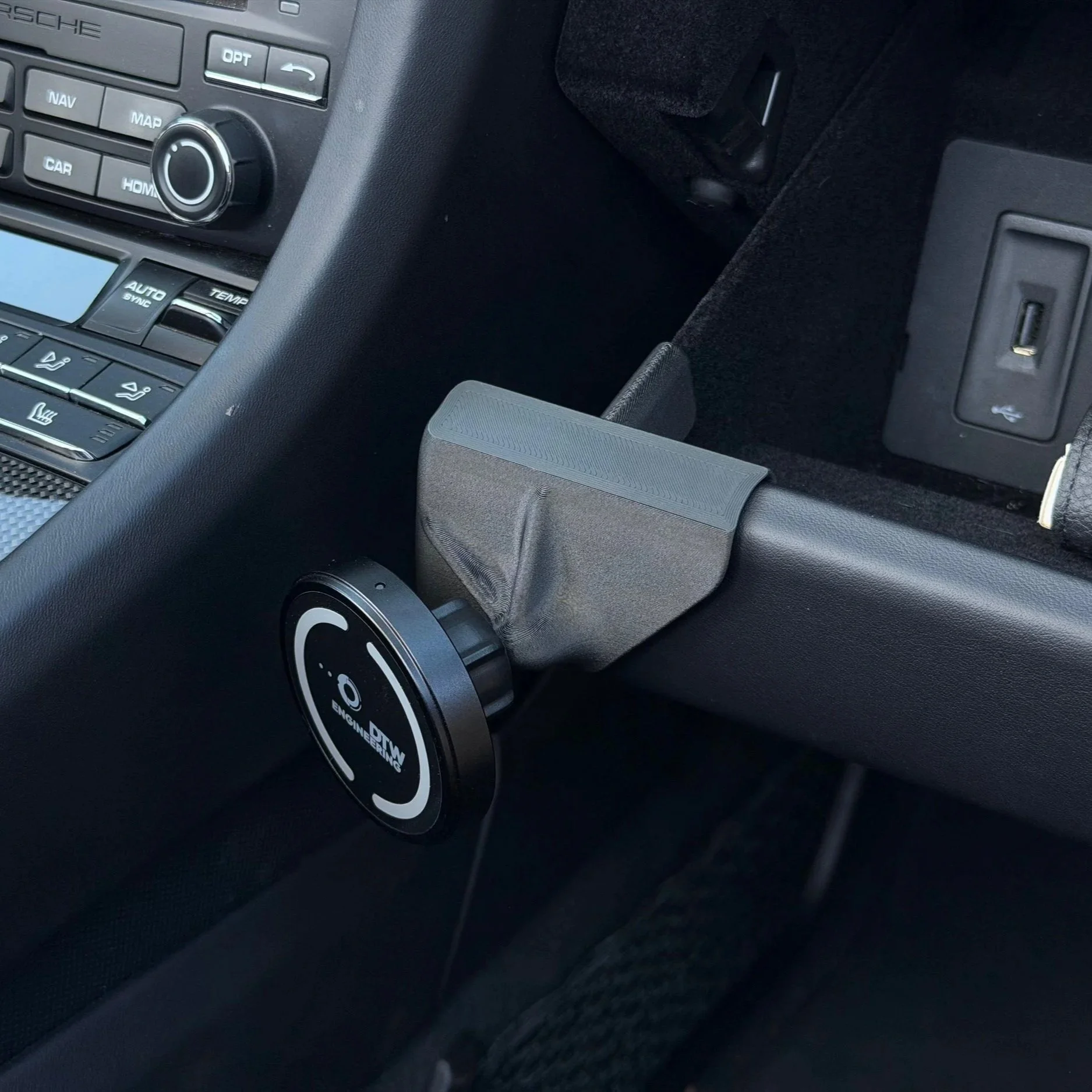 Smartphonehalter+Porsche+991+Handyhalter+DTW+Engineering+3.jpg