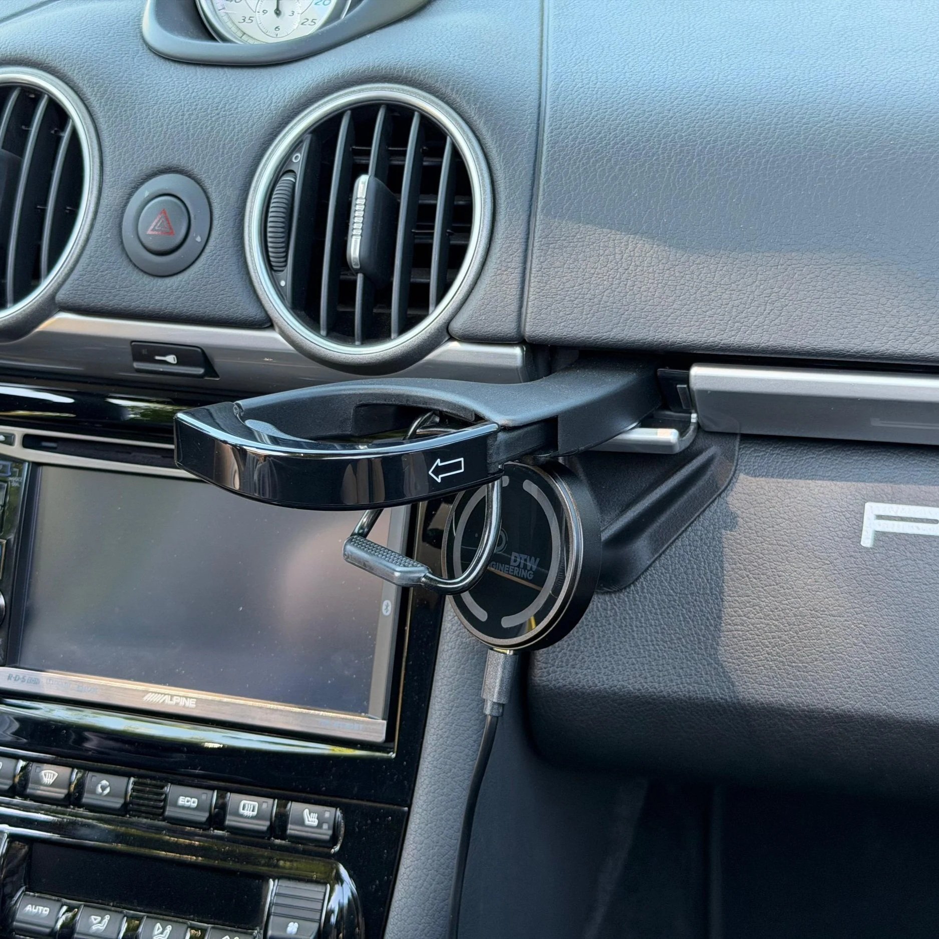 Smartphonehalter+Porsche+997+Handyhalter+DTW+Engineering+8.jpg