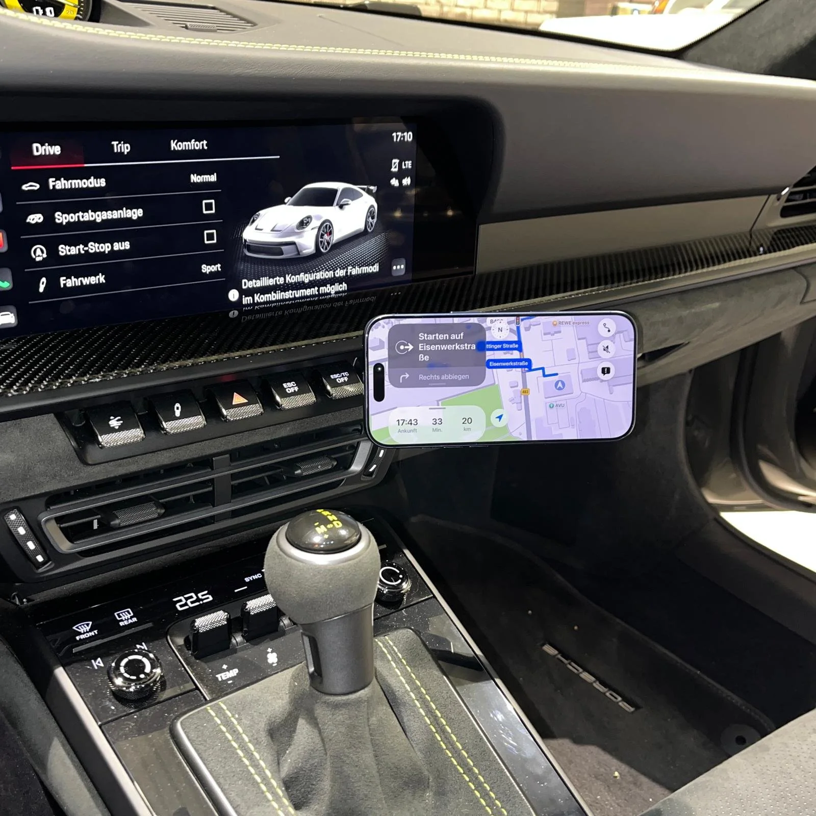 Smartphonehalter Porsche 992 Handyhalter DTW Engineering 5.jpeg