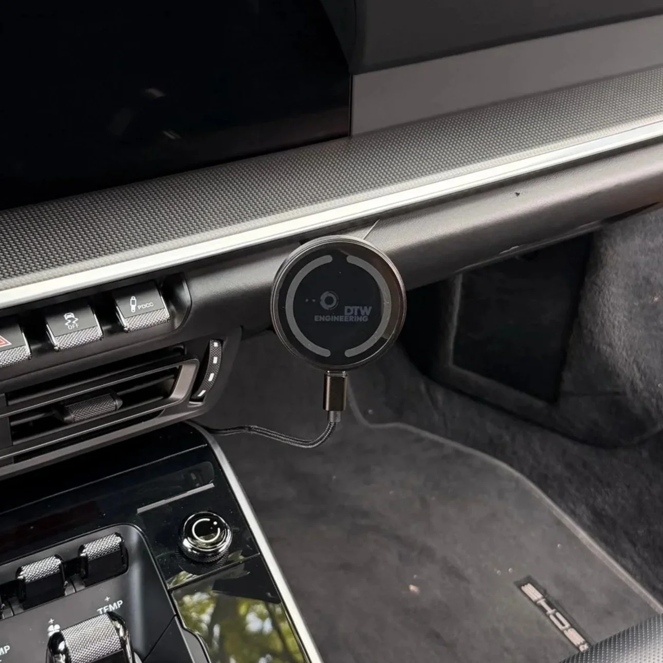 Smartphonehalter%2BPorsche%2B992%2BHandyhalter%2BDTW%2BEngineering%2B1.jpg