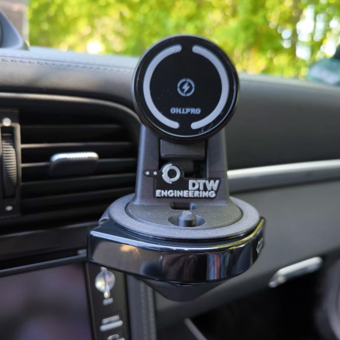 Smartphonehalter für den Getränkehalter vieler Porsche Modelle