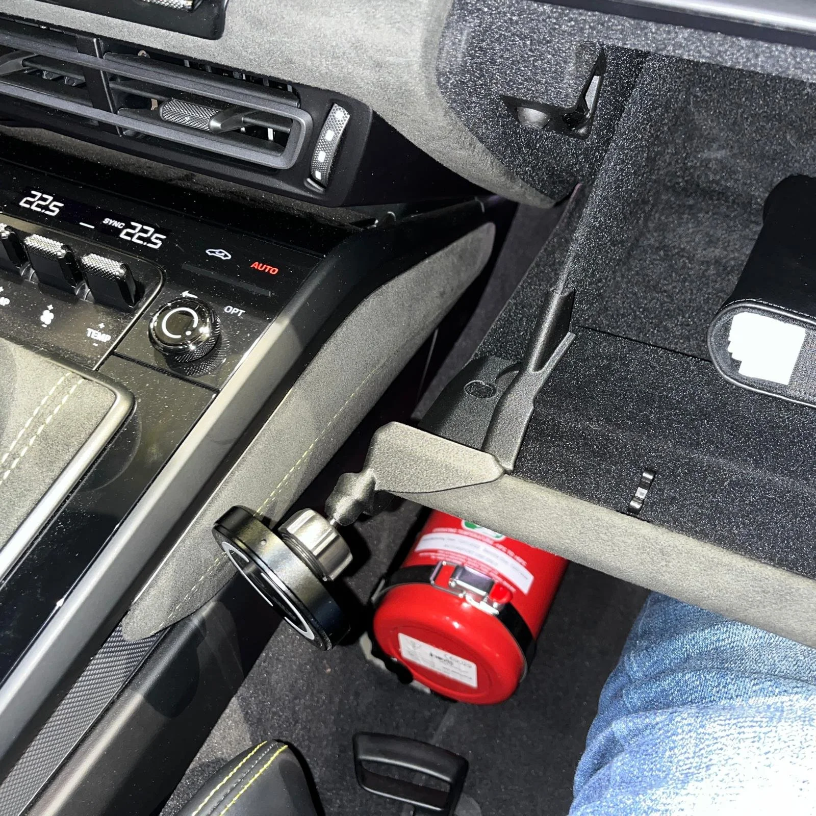 Smartphonehalter Porsche 992 Handyhalter DTW Engineering 1.jpeg