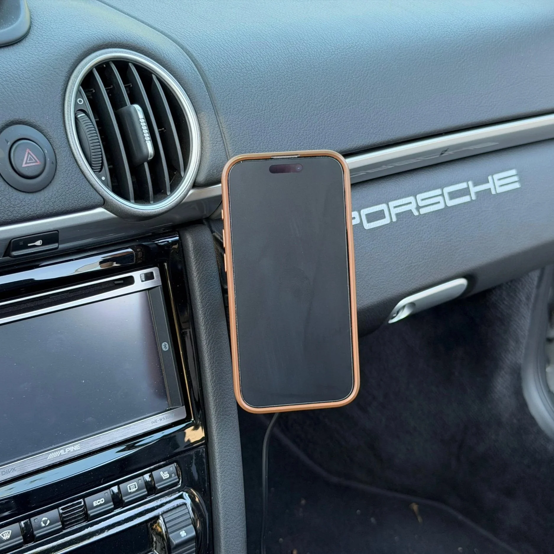 Smartphonehalter+Porsche+997+Handyhalter+DTW+Engineering+2.jpg