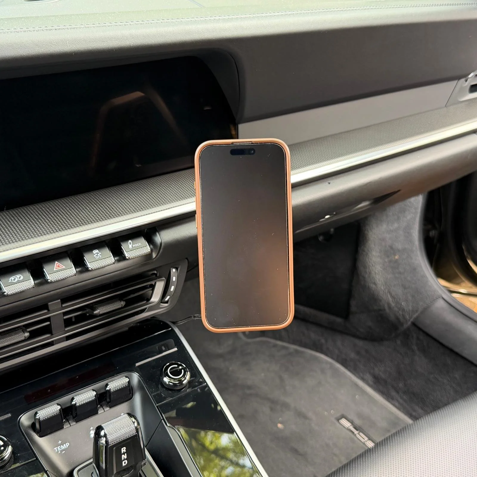 Smartphonehalter Porsche 992 Handyhalter DTW Engineering 2.jpeg