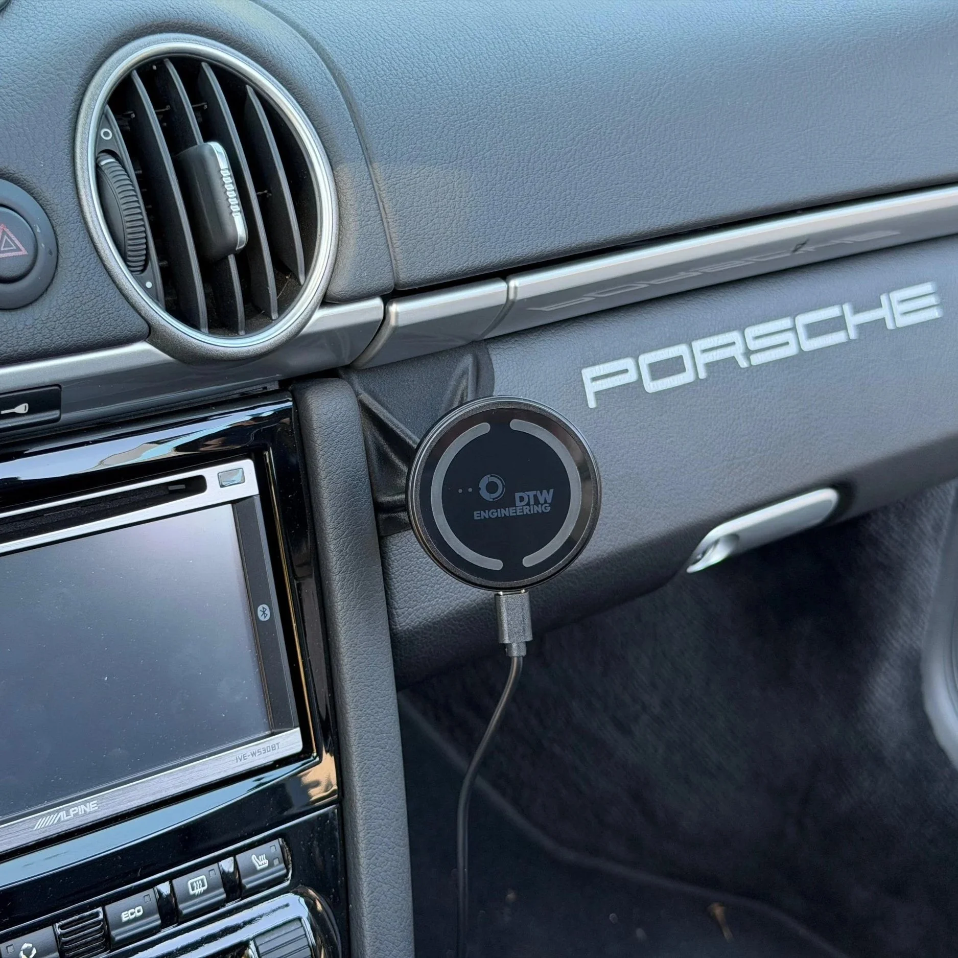 Smartphonehalter+Porsche+997+Handyhalter+DTW+Engineering+1.jpg