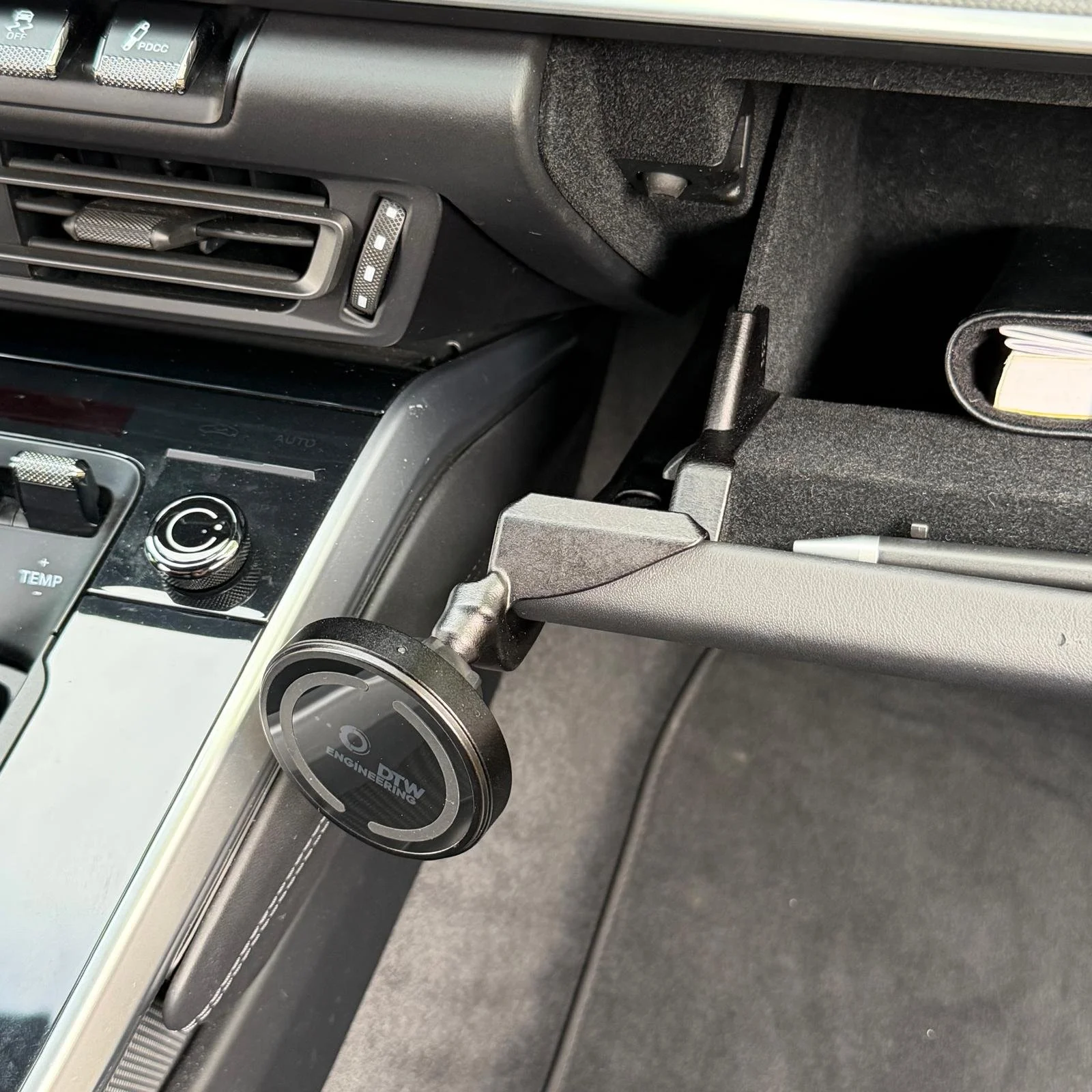 Smartphonehalter Porsche 992 Handyhalter DTW Engineering 4.jpeg