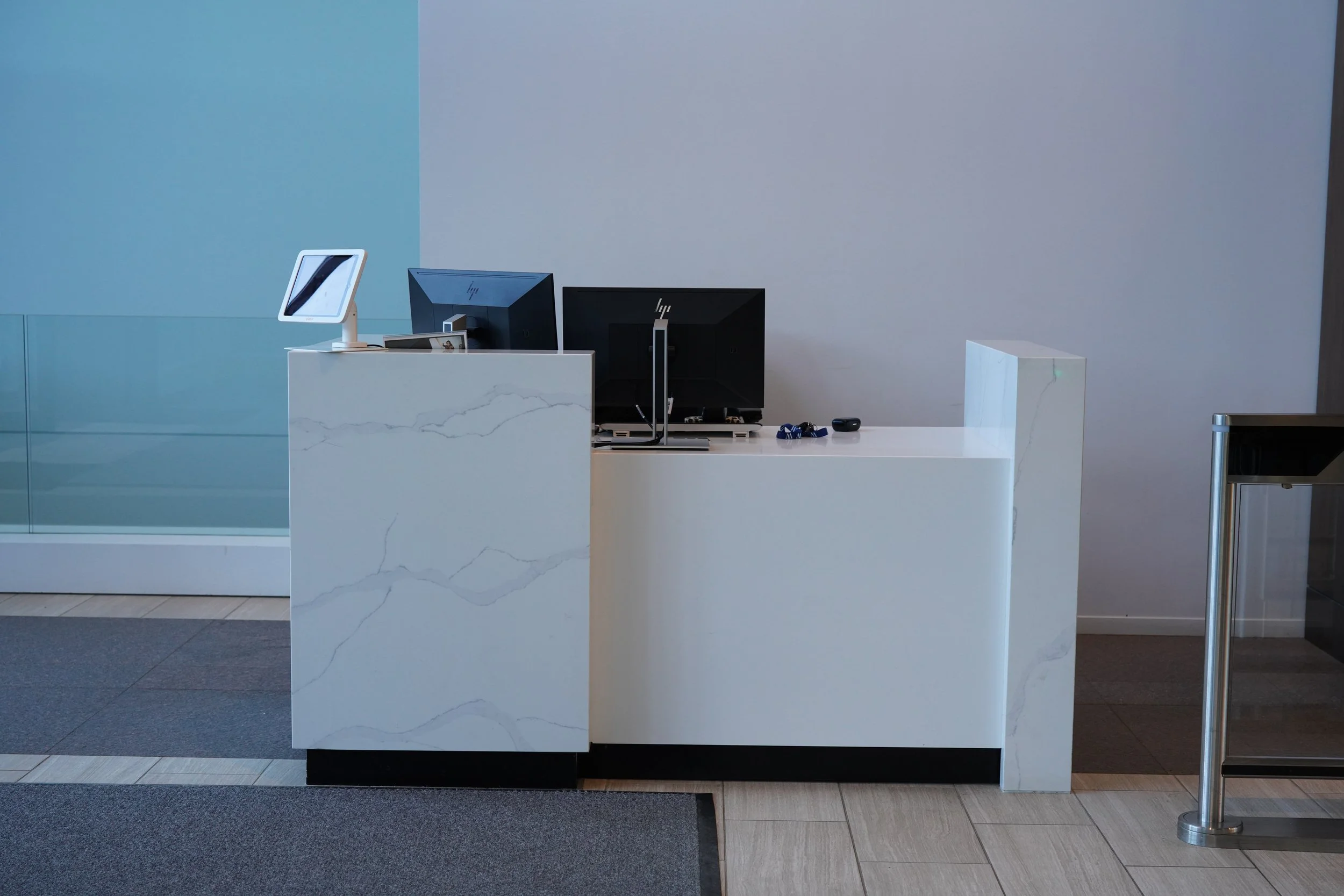 WINTRUST - QUARTZ - CUSTOM - SECURITY DESK - RECEPTION 15.JPG