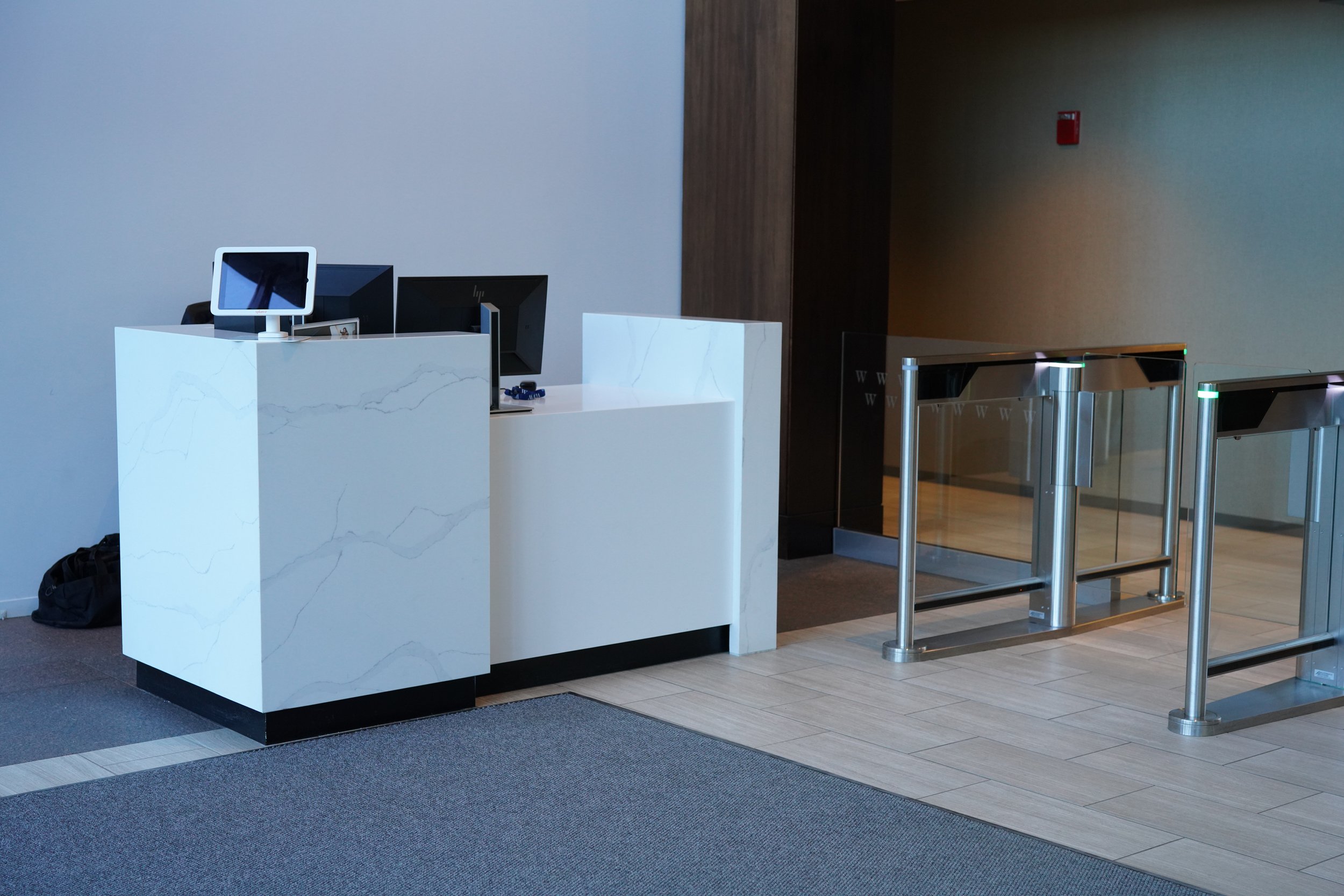 WINTRUST - QUARTZ - CUSTOM - SECURITY DESK - RECEPTION 18.JPG