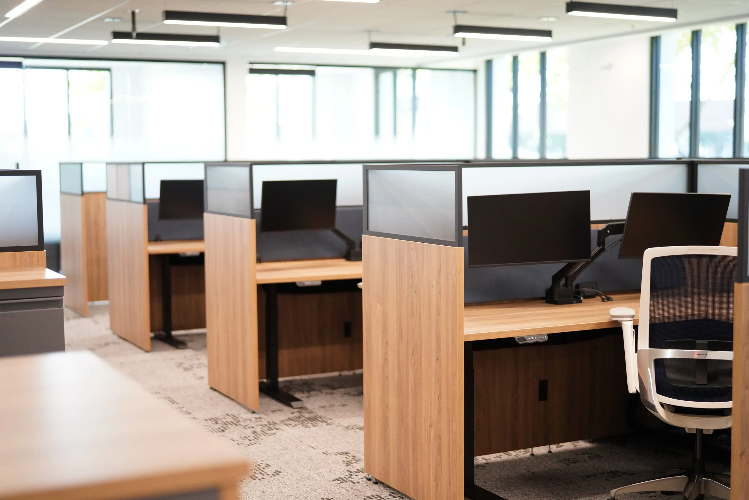 KOMORI - TUSCANY - SIT STAND - WORKSTATIONS OPEN OFFICE 2.JPG