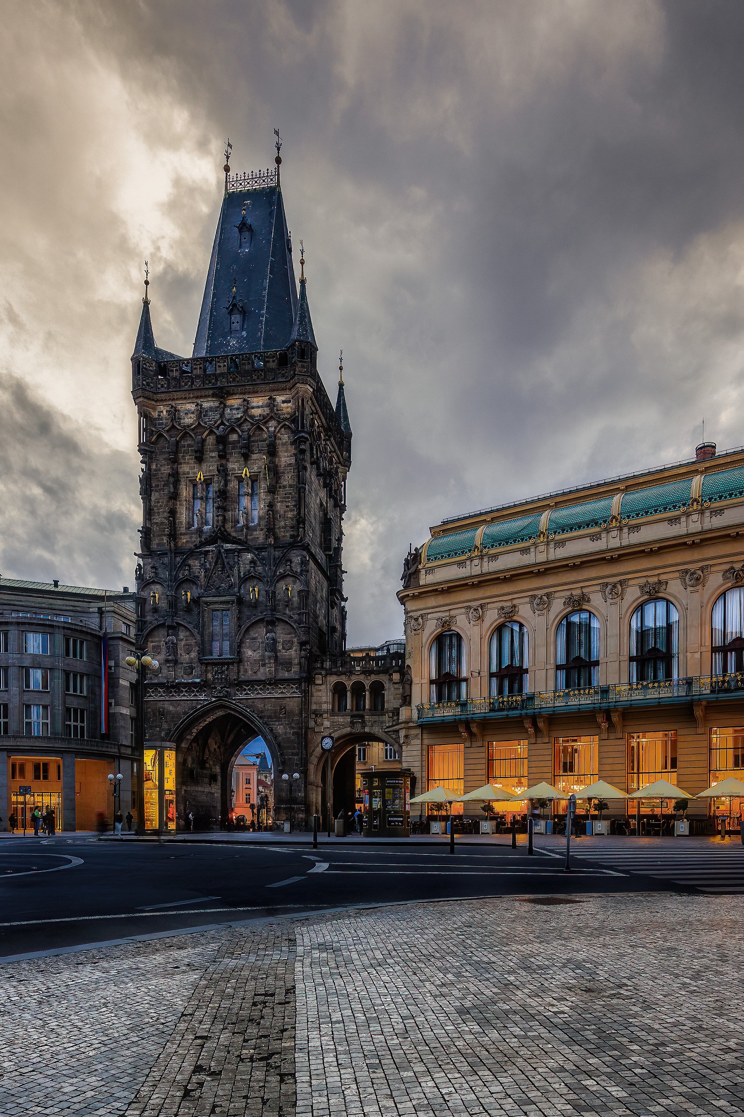 Powder Tower, Prague, 1/20 sec at f / 6,3 ISO 800, 16 mm