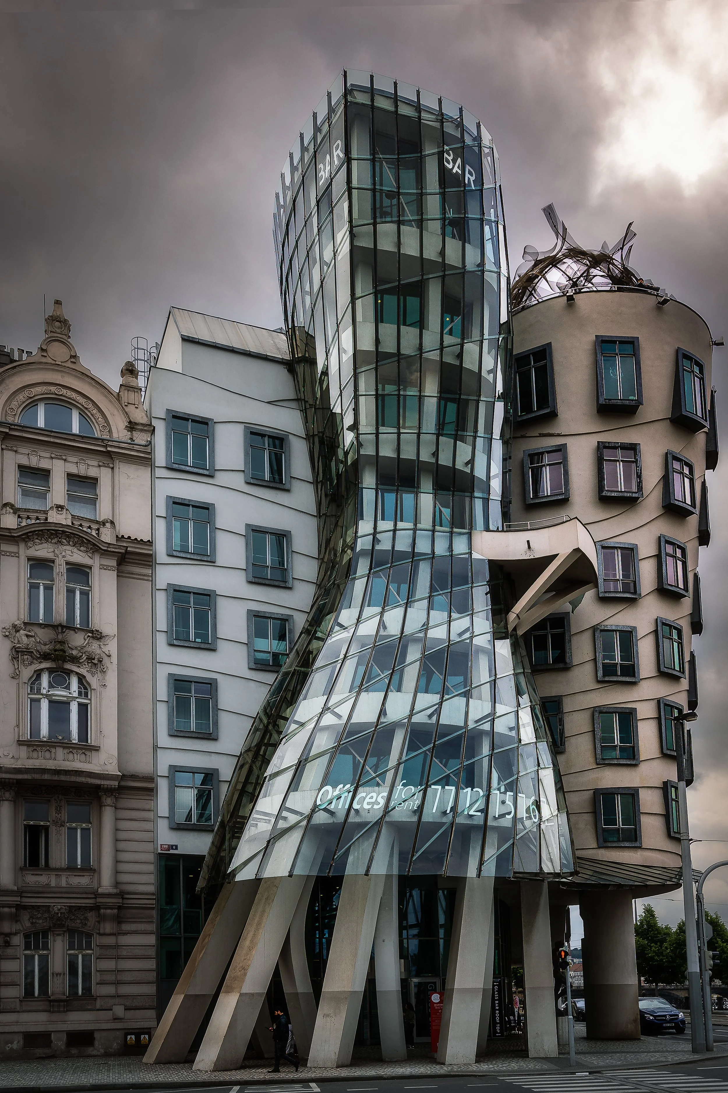 Dancing House, Prague, 1/250 sec at f / 7,1 ISO 100, 23 mm