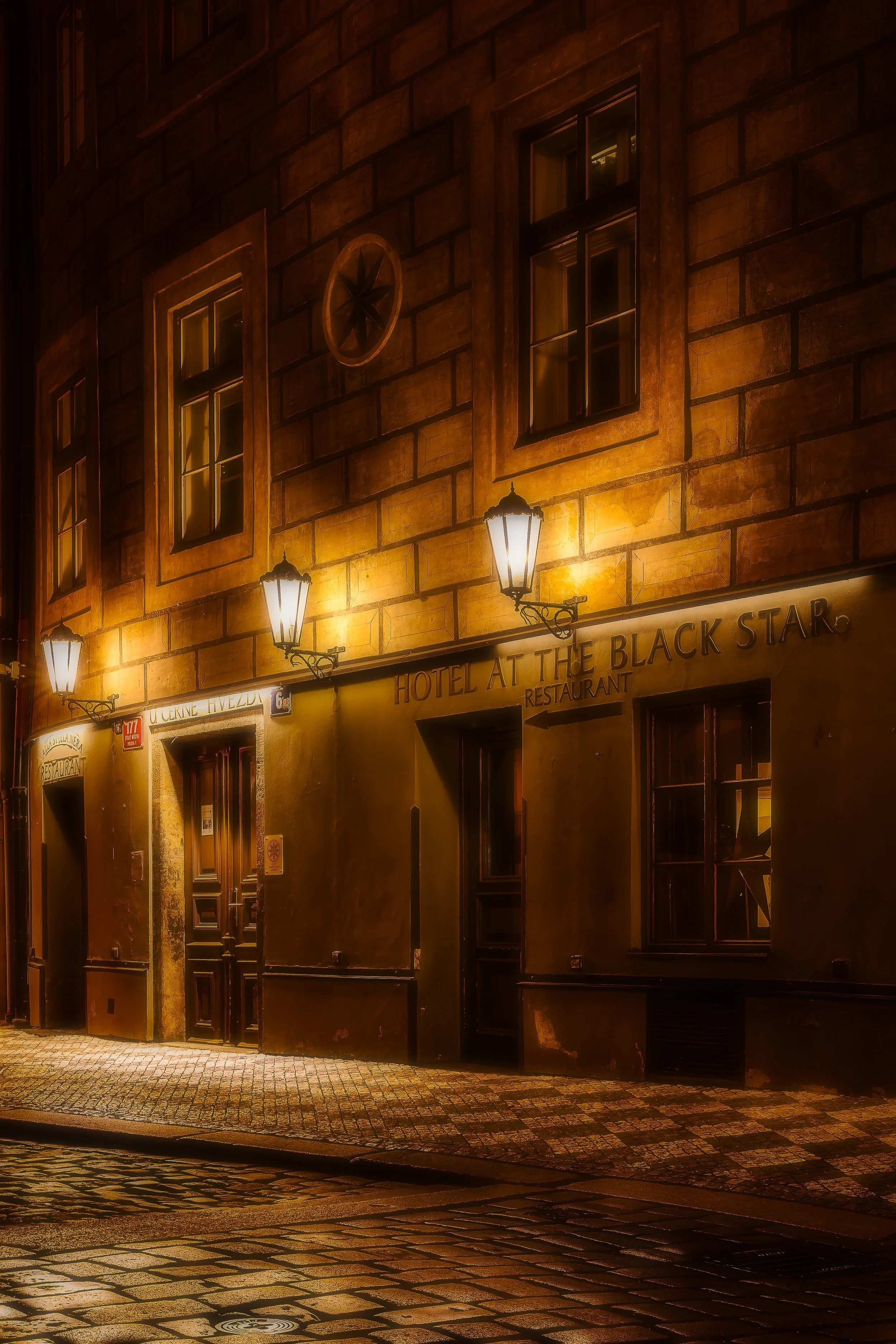 Old Town, Prague, 8 sec at f / 16 ISO 100, 35 mm