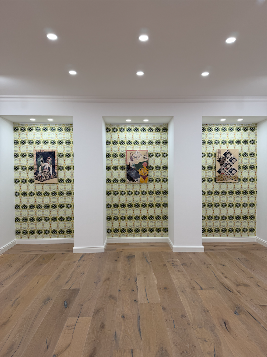 Drei Kunstwerke in der IAB Gallery Düsseldorf