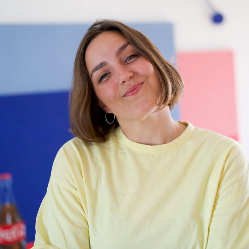 Portraitfoto der Künstlerin Mara Lilli Bohm