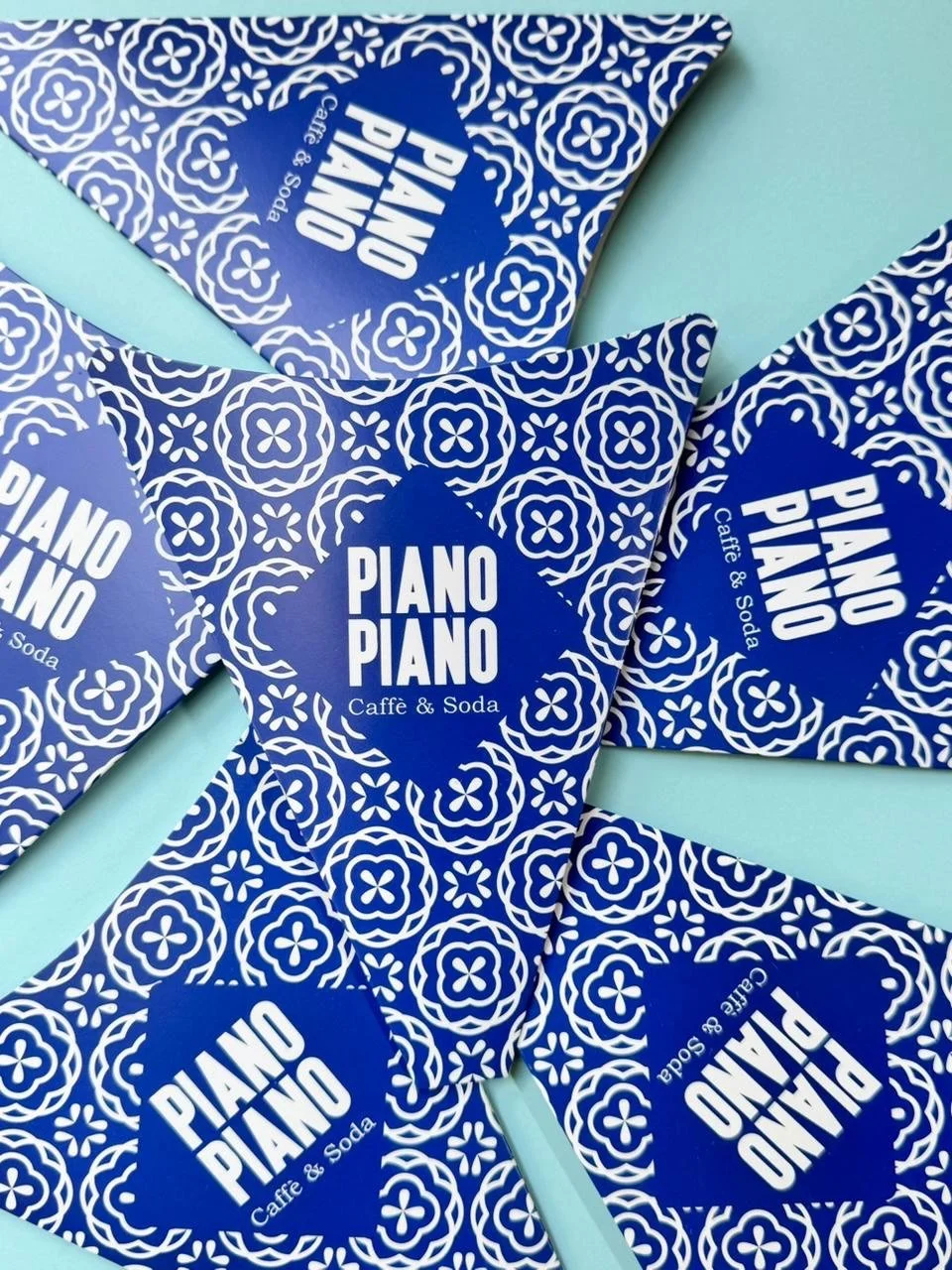 Hay historias que se cuentan solas&hellip;  y empaques que cuentan historias 💫

Dise&ntilde;emos tu pr&oacute;ximo empaque y entrega una parte de tu historia a cada uno de tus clientes 🤩

#PackagingDesign #packaging #ExperienciaDeCliente #EmpaquesP