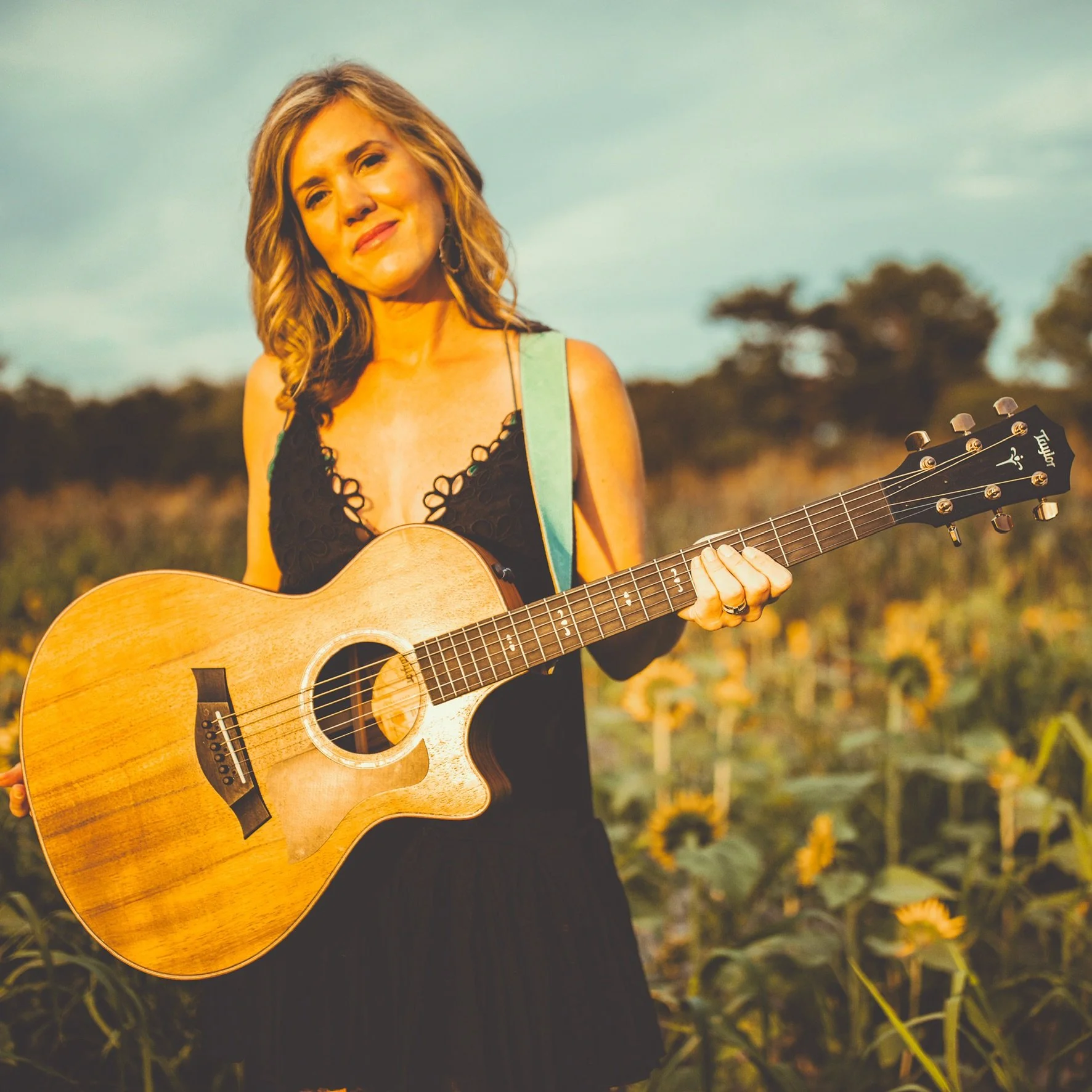 Live Music ♪ Julie Derrick
